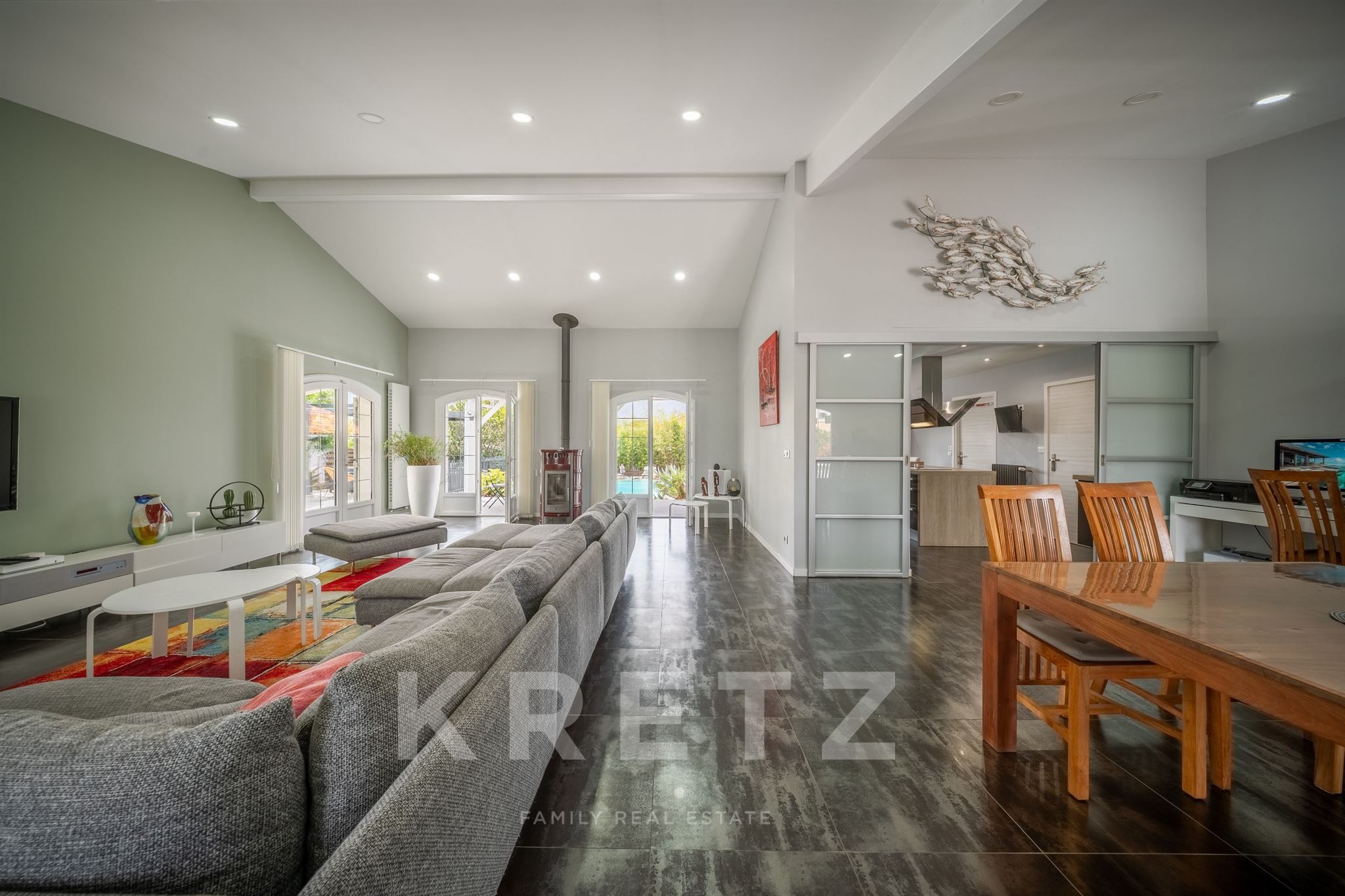 CANEJAN — Holiday spirit, 260 sqm family residence