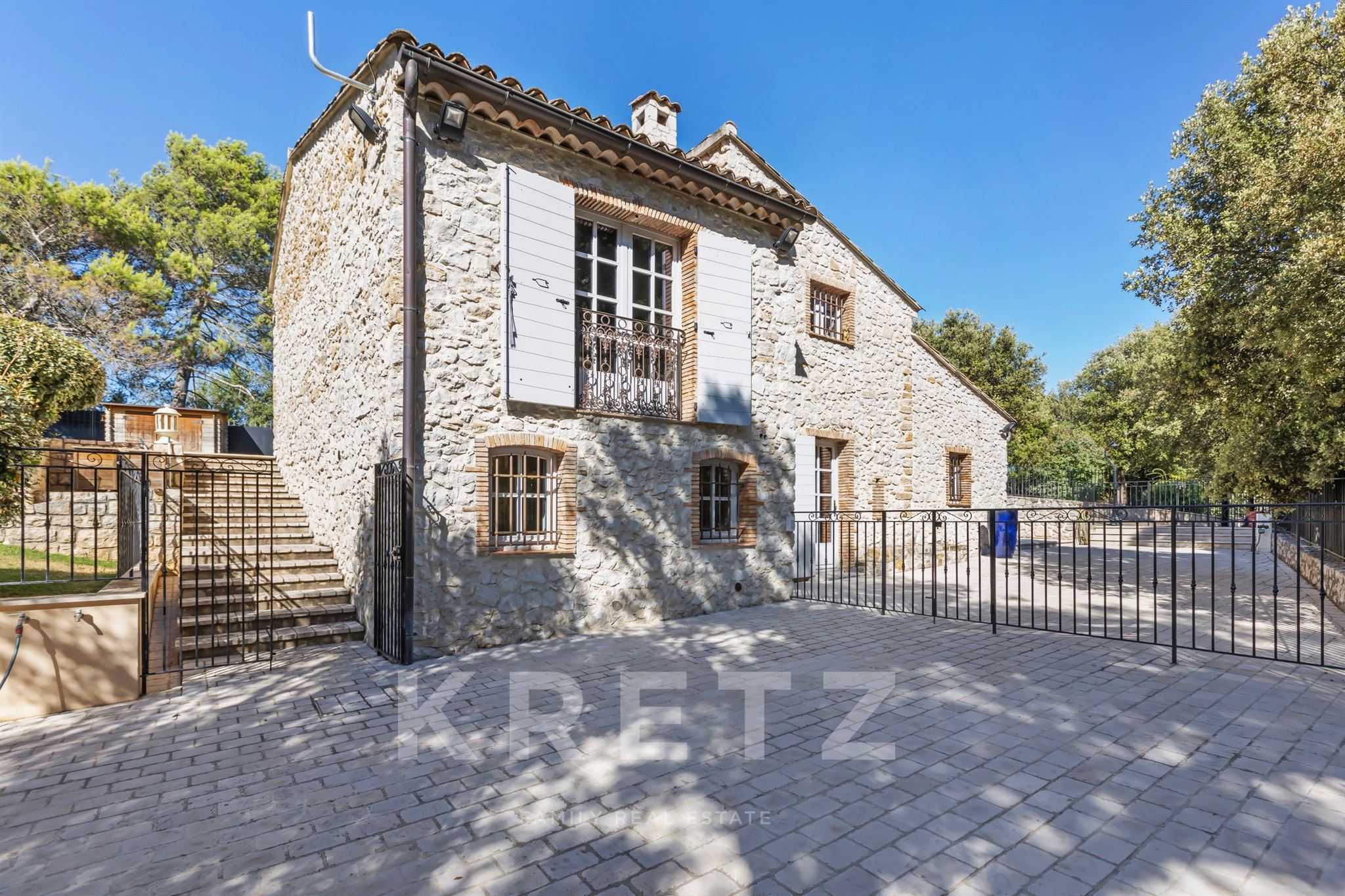 RECENTLY RENOVATED MANOR HOUSE