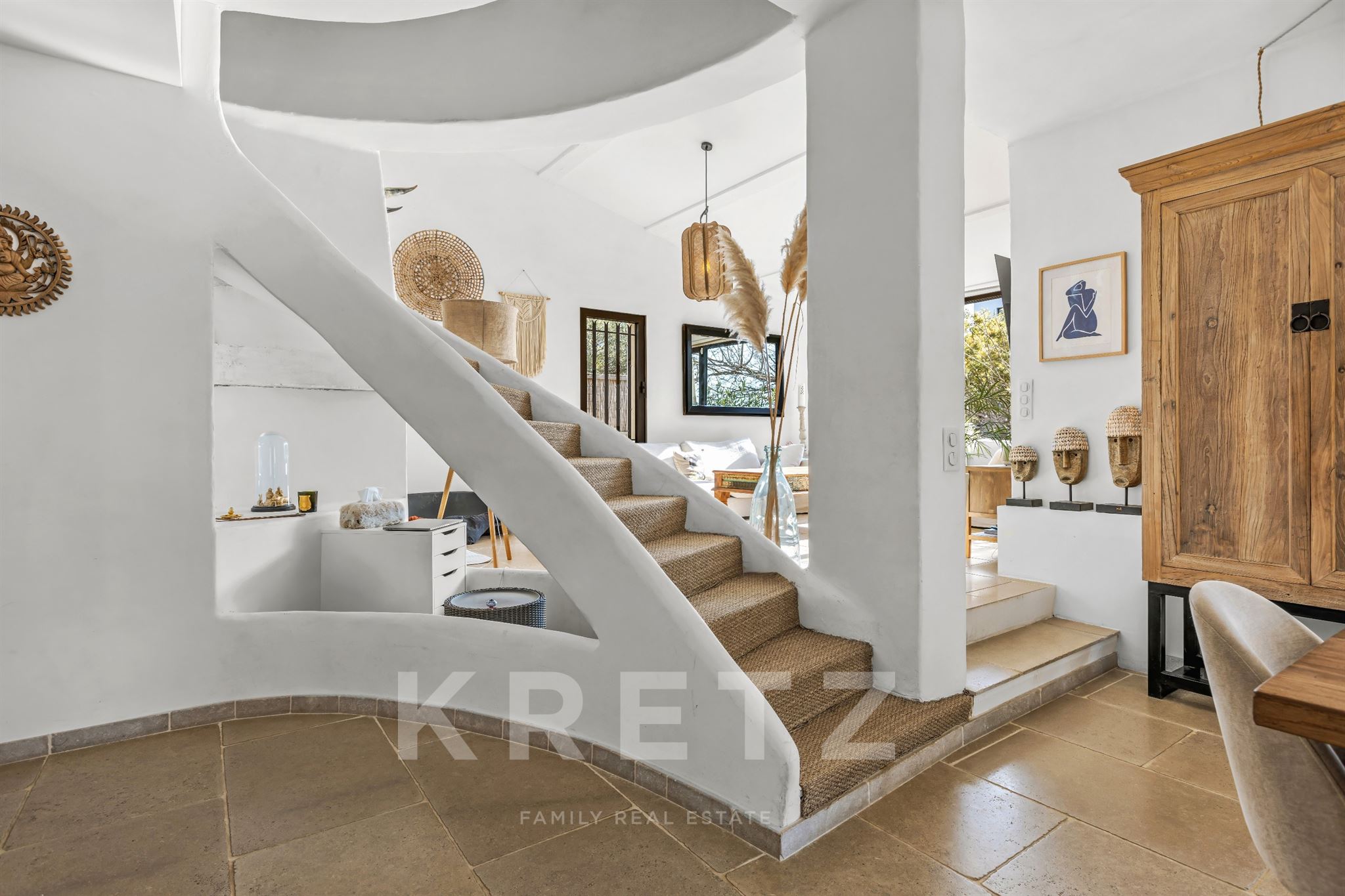Sainte-Maxime – Magnificent Provençal villa close to the beaches.