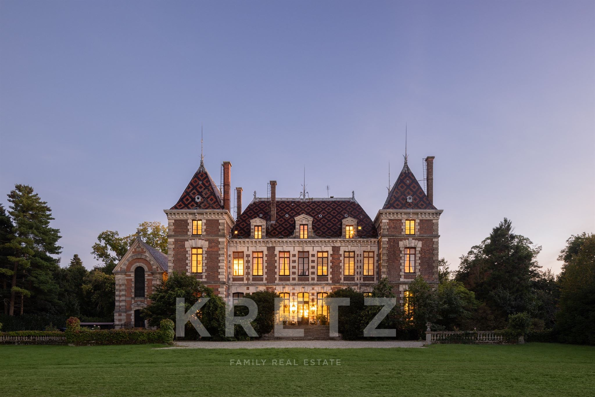 19th-century elegance: castle and 50-hectare estate 1 hour from Lyon