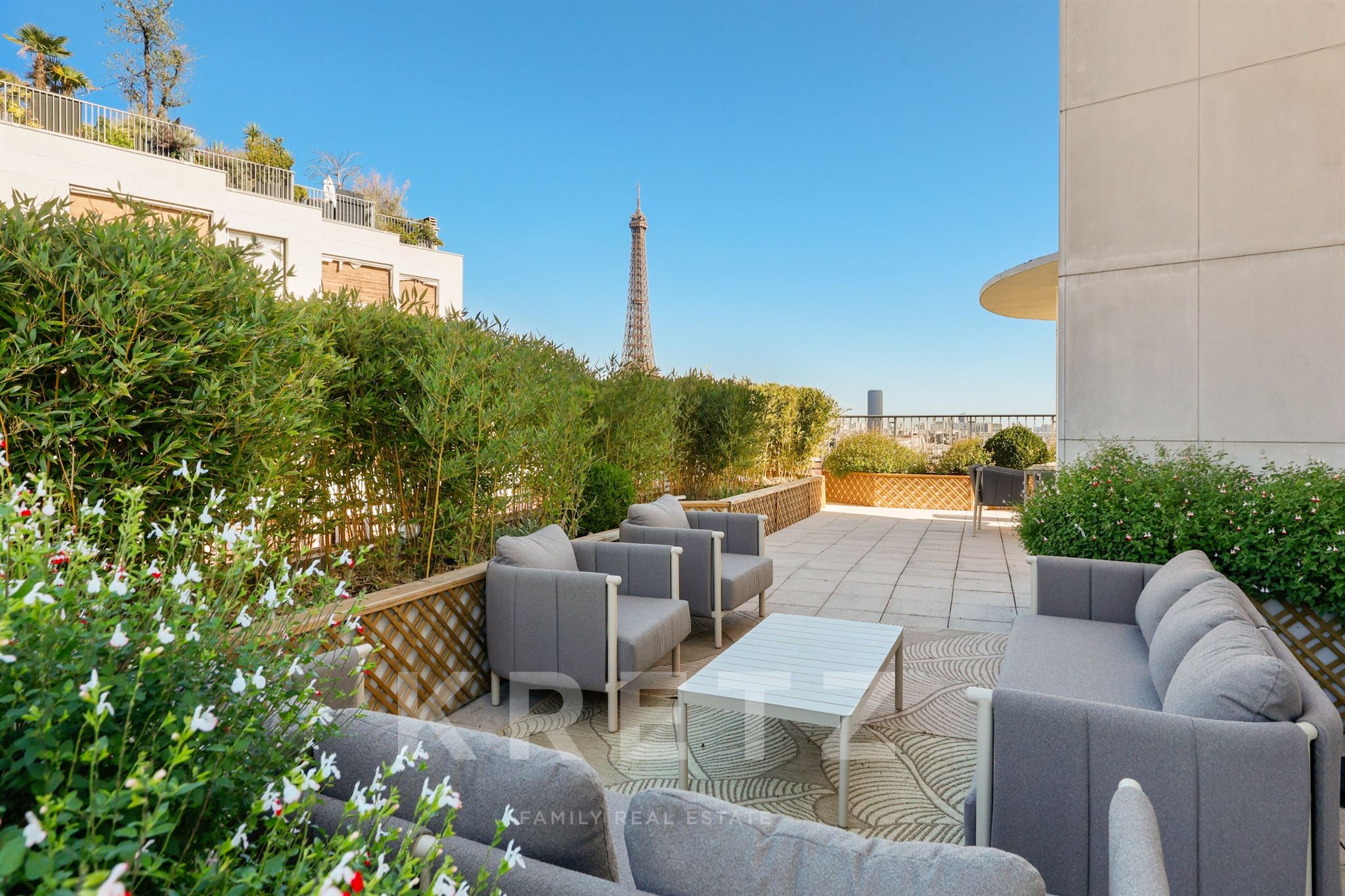 Duplex en dernier étage avec de multiples terrasses et vues dégagées sur la Tour Eiffel et Paris - Trocadero