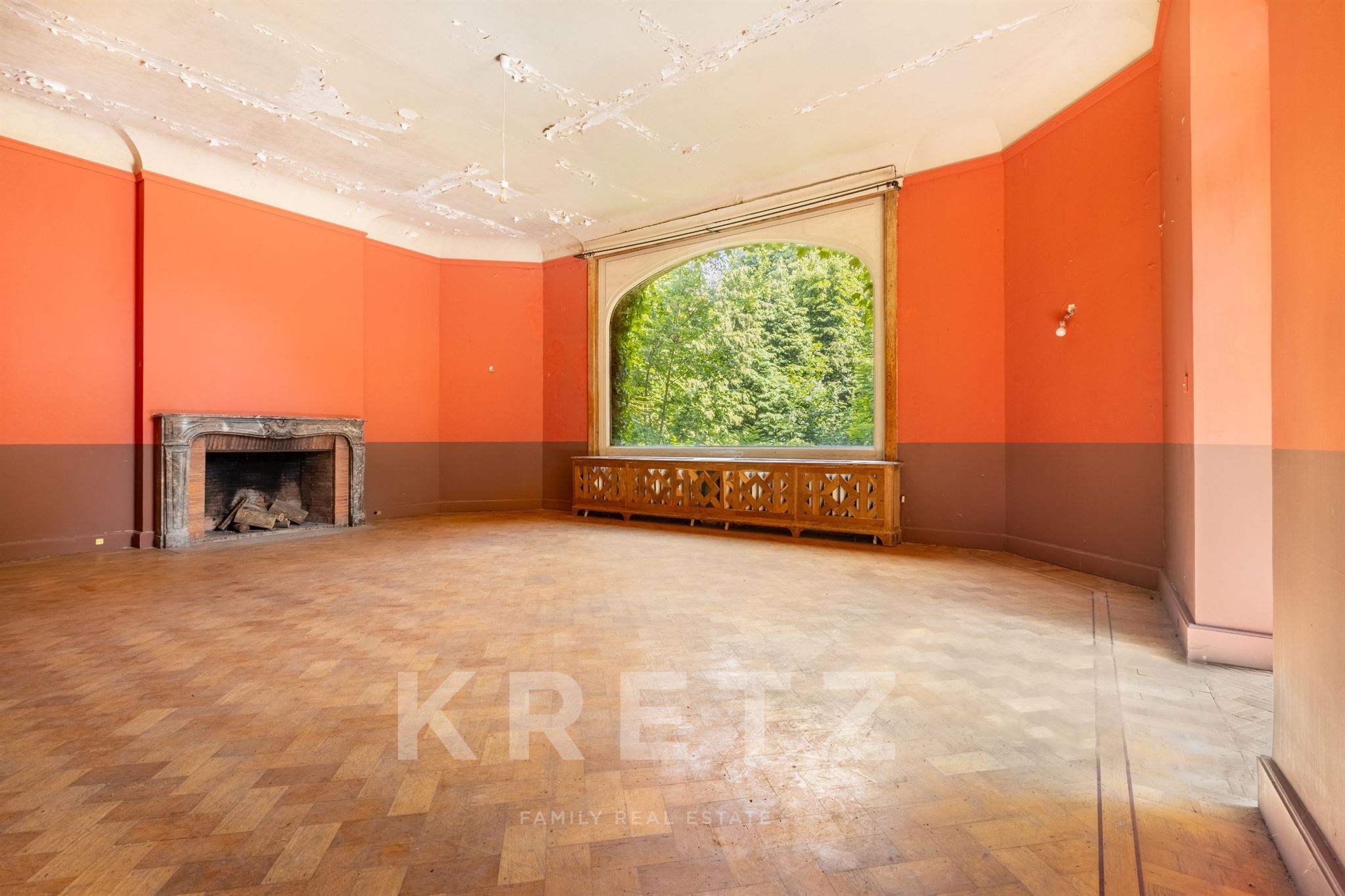 Private Mansion with 2,000 sqm Garden