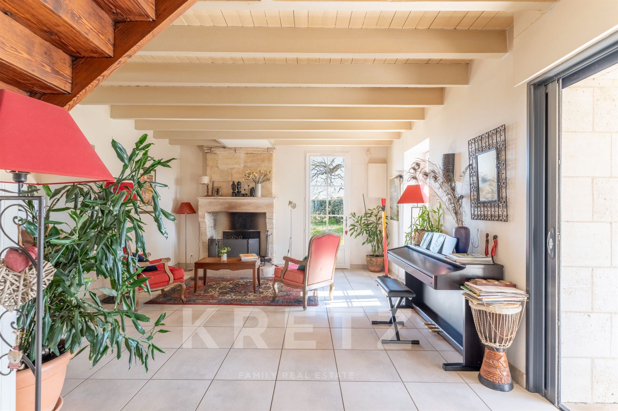 Saint-Émilion – 240m² stone house with indoor swimming pool and large garage