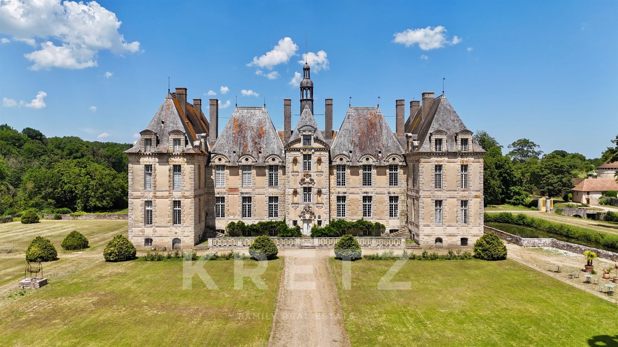A listed historic castle, a symbol of French classicism