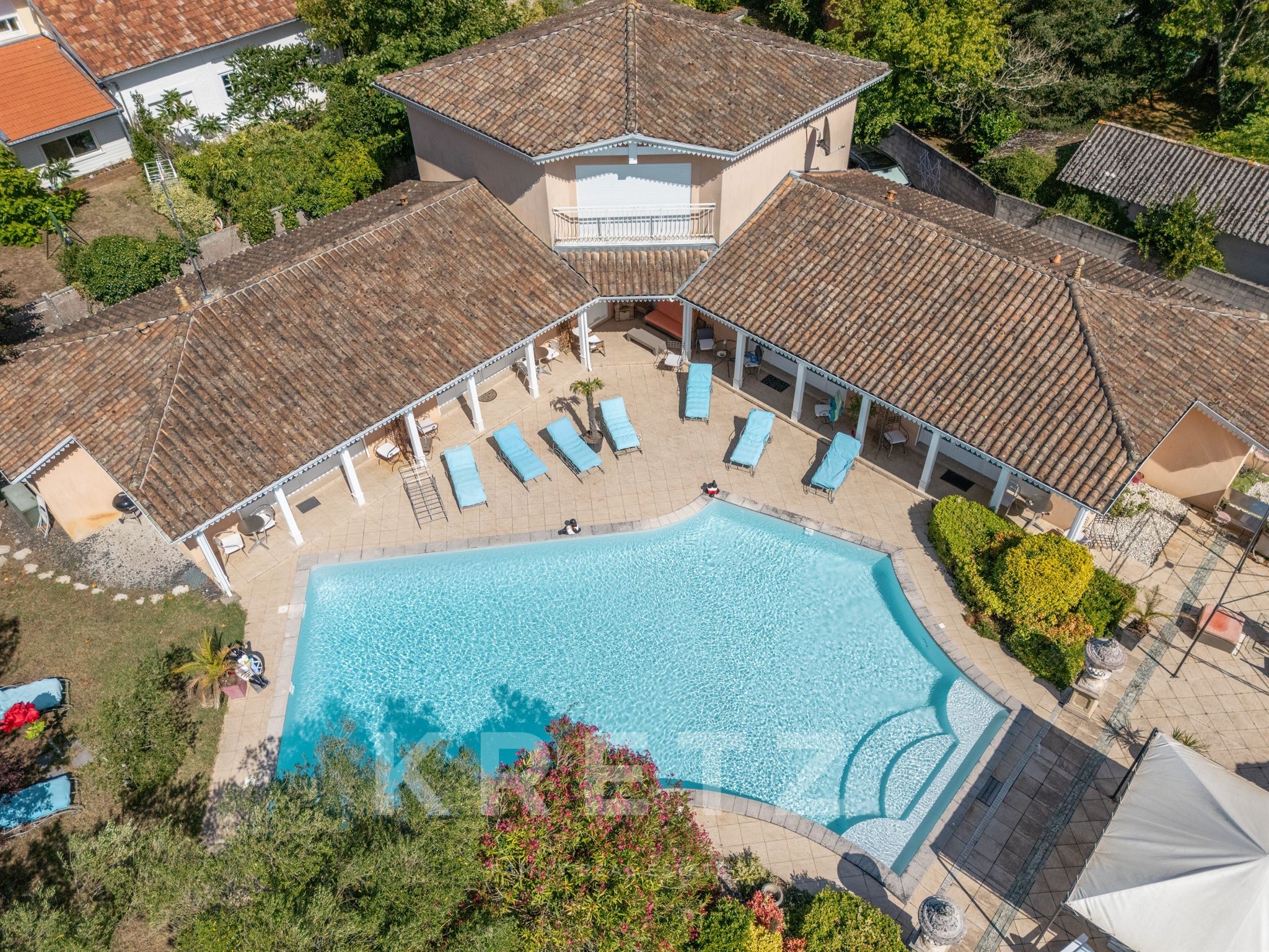 Arcachon Bay – Property with Guesthouses and Pool