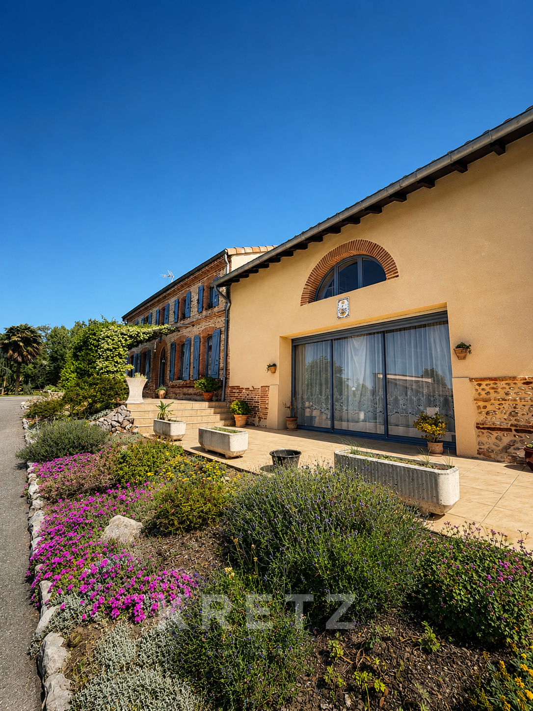 Bien d’exception – 267 m² habitables, piscine intérieure et vue panoramique sur les Pyrénées