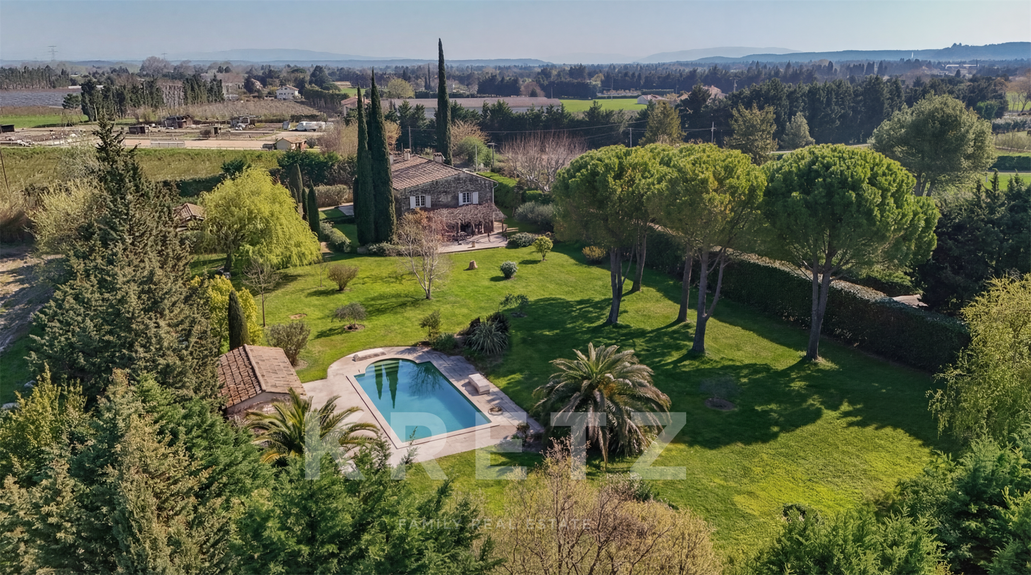 Authentic Provençal farmhouse with pool and outbuildings – Peaceful setting