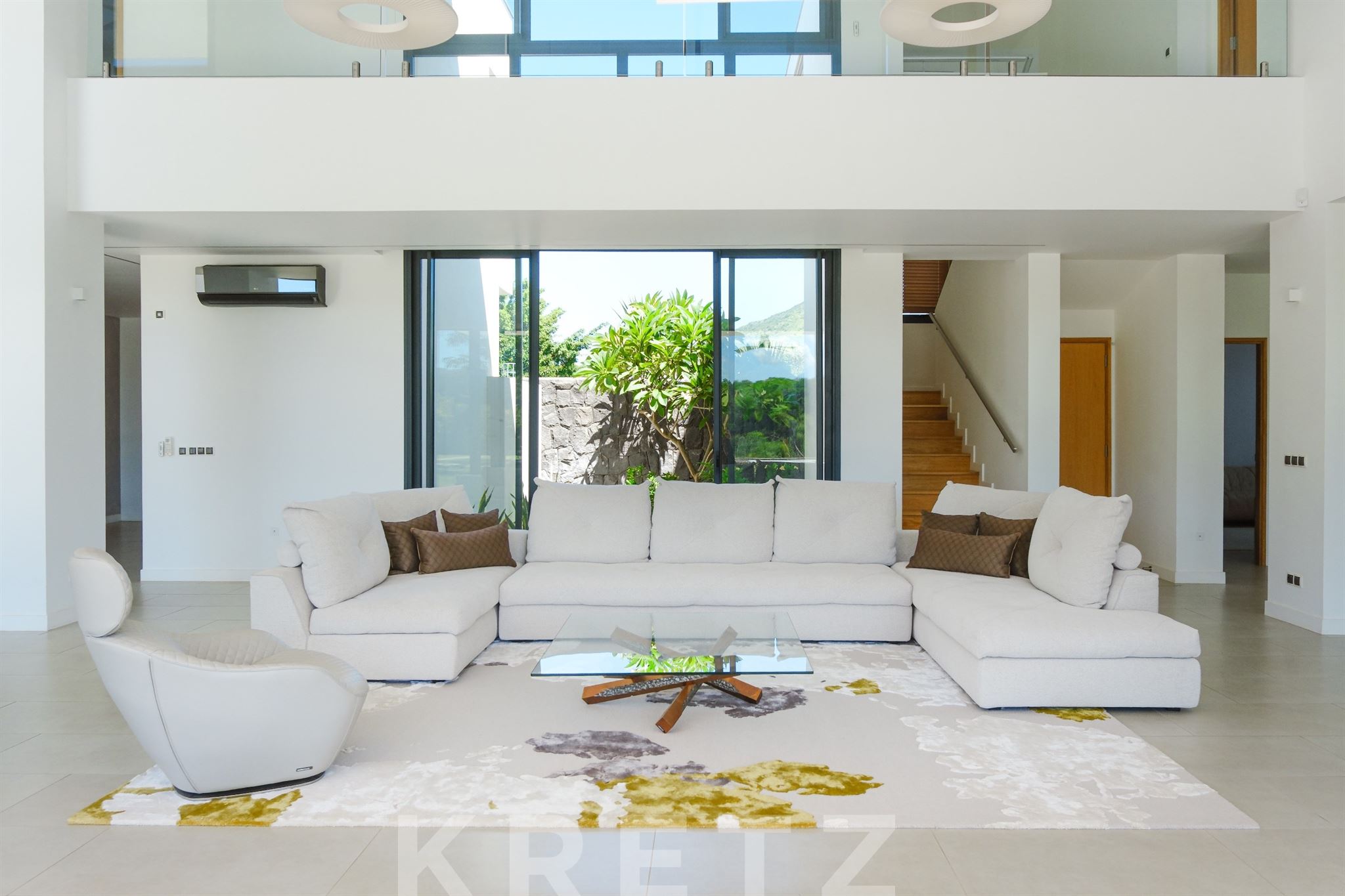 An exceptional contemporary 5-bedroom villa in the heart of Akasha