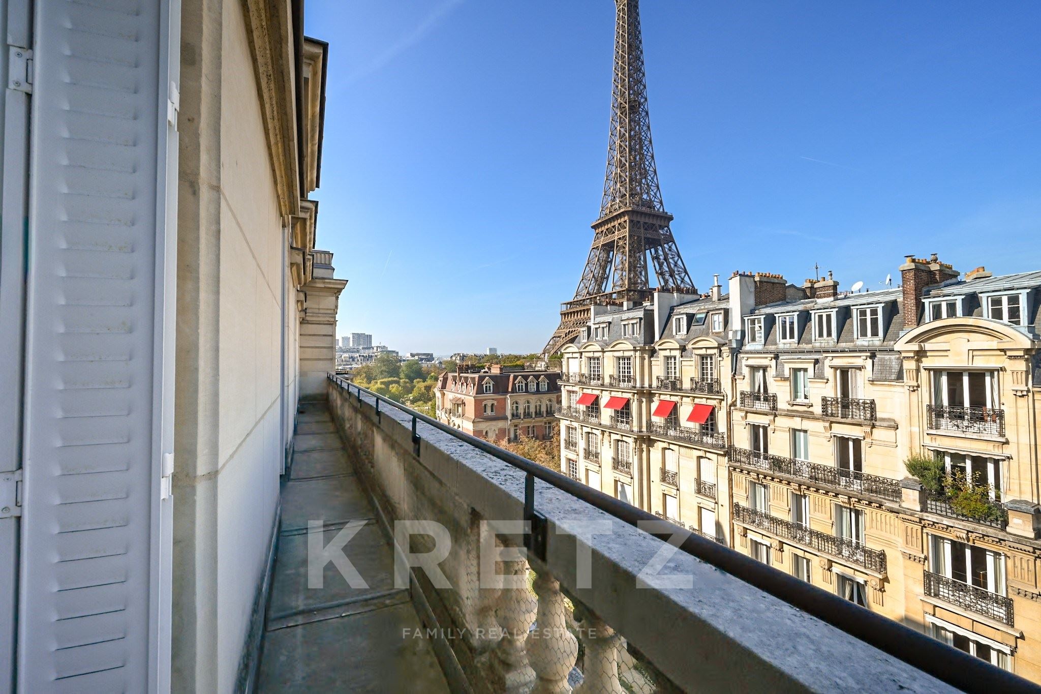 High floor balcony with view of the Eiffel Tower