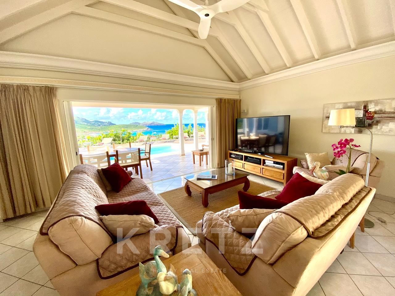 Charming villa overlooking the bay of Saint Jean