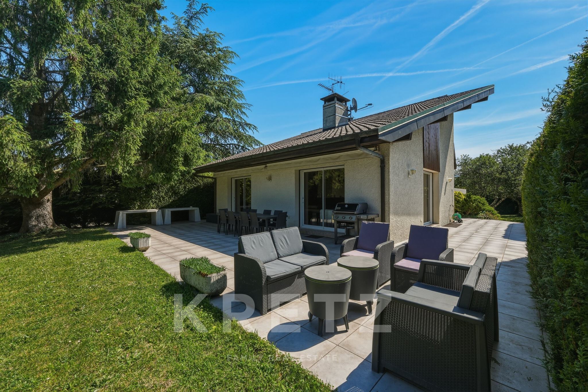 SCIEZ (74140) – MAISON D'ARCHITECTE RENOVÉE DE 300 M² AUX PORTES DE GENÈVE