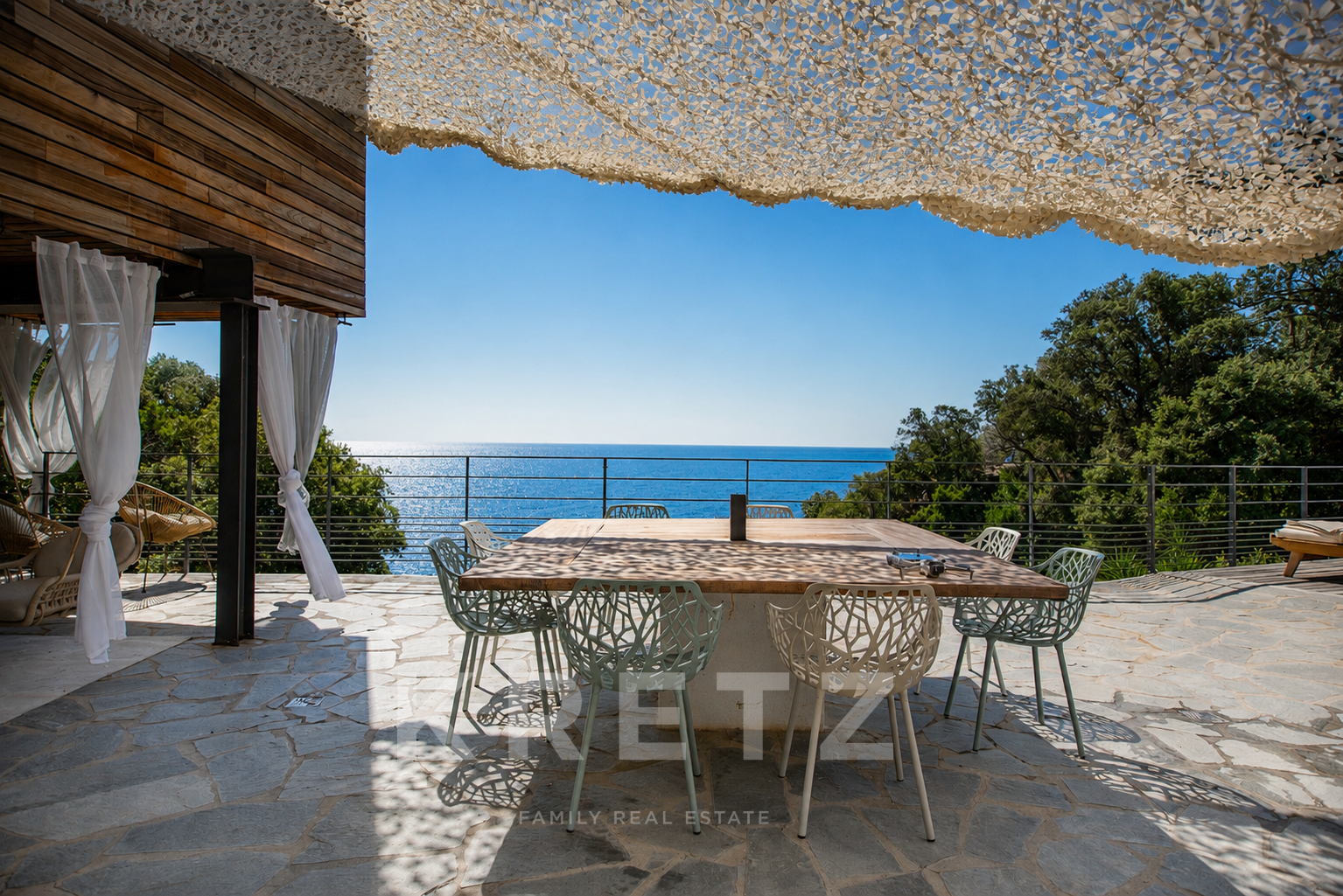 ERBALUNGA | PROPRIÉTÉ D’EXCEPTION LES PIEDS DANS L’EAU | 430 m² | CRIQUE PRIVÉE