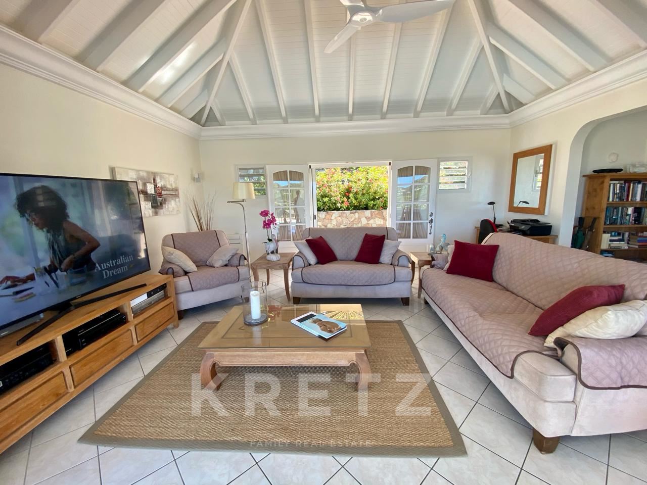 Charming villa overlooking the bay of Saint Jean