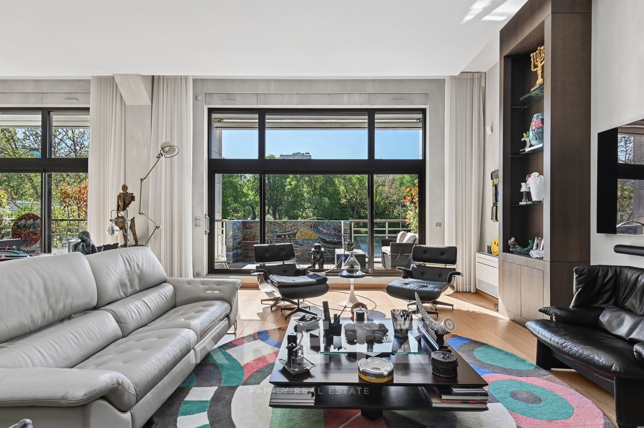 Contemporary 400m2 house on the banks of the Seine with a rooftop terrace