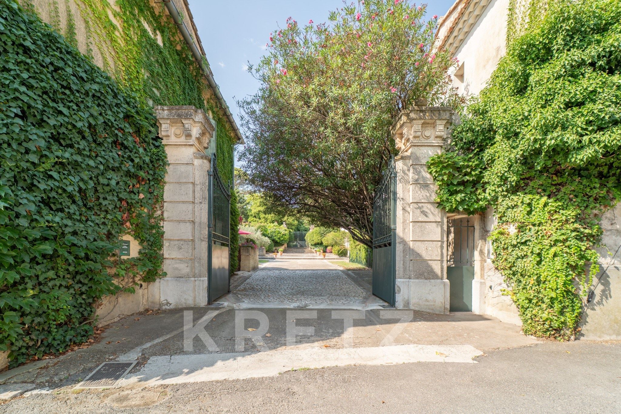 Domaine d'exception de 1300m2 sur un parc paysager de 1,5ha au coeur de la Vaunage