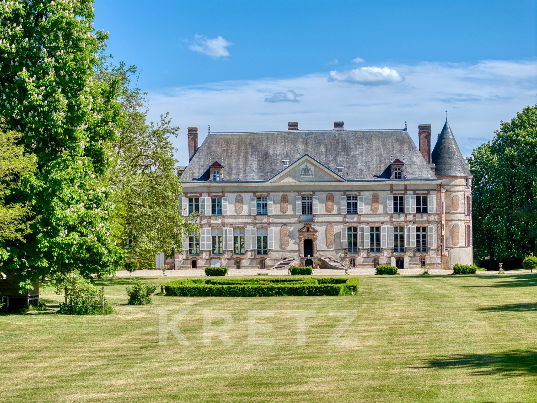 17th Century listed Castle with outbuildings on 158ha