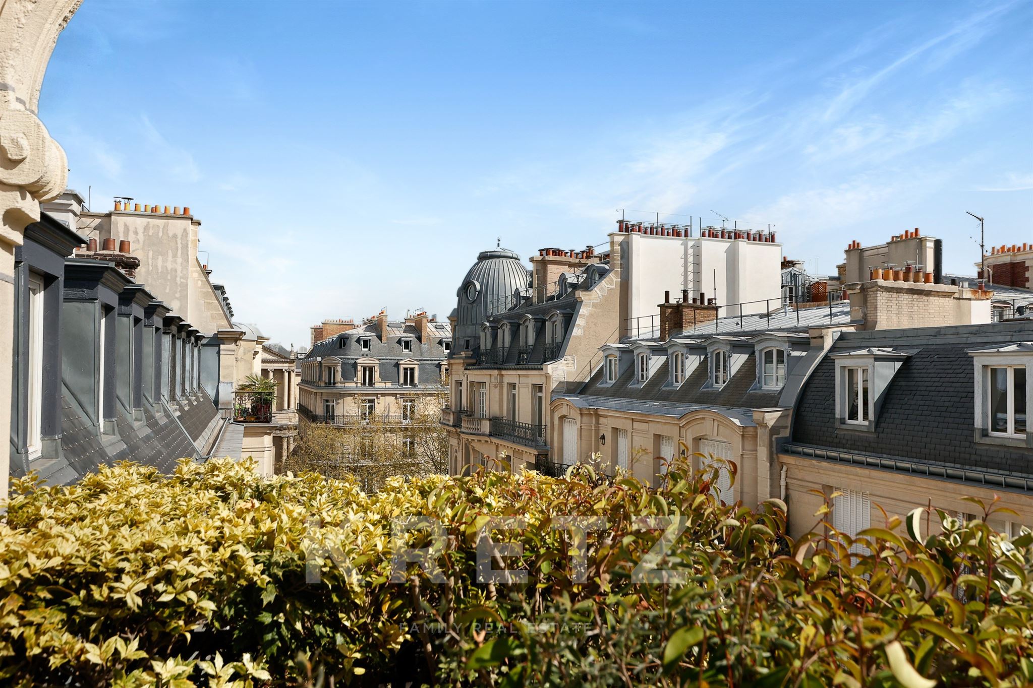 Comme une maison sur le toit au cœur du très recherché Saint-Thomas-d’Aquin