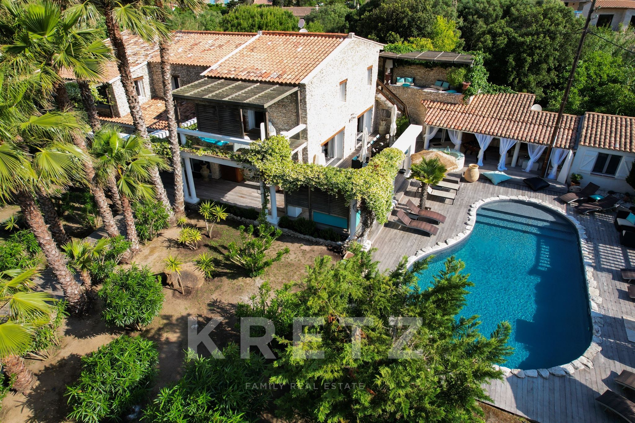 Villa en Pierre Bonifacienne avec piscine et vue sur le Bastion