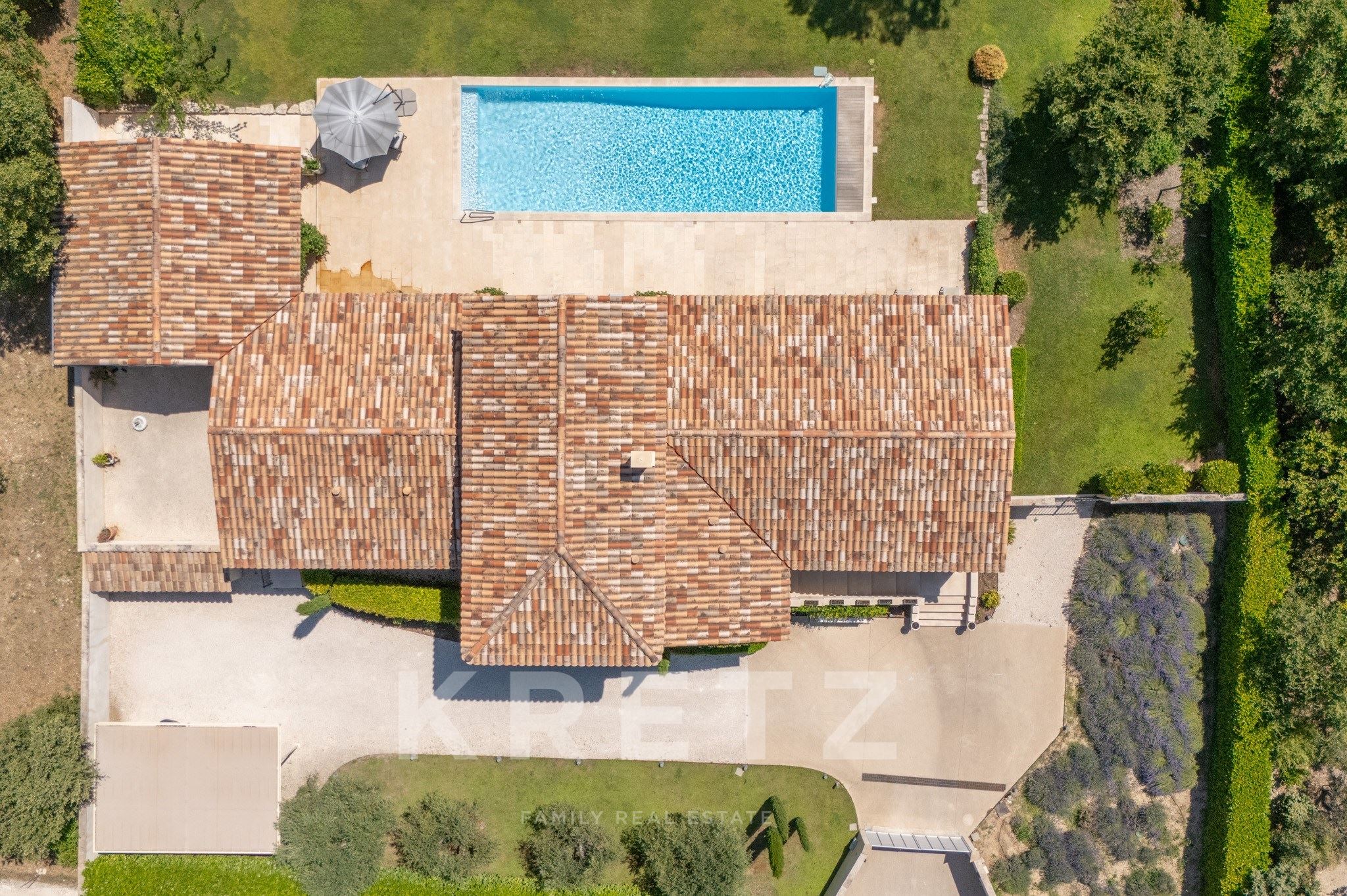 Villa contemporaine avec vue panoramique sur le Luberon