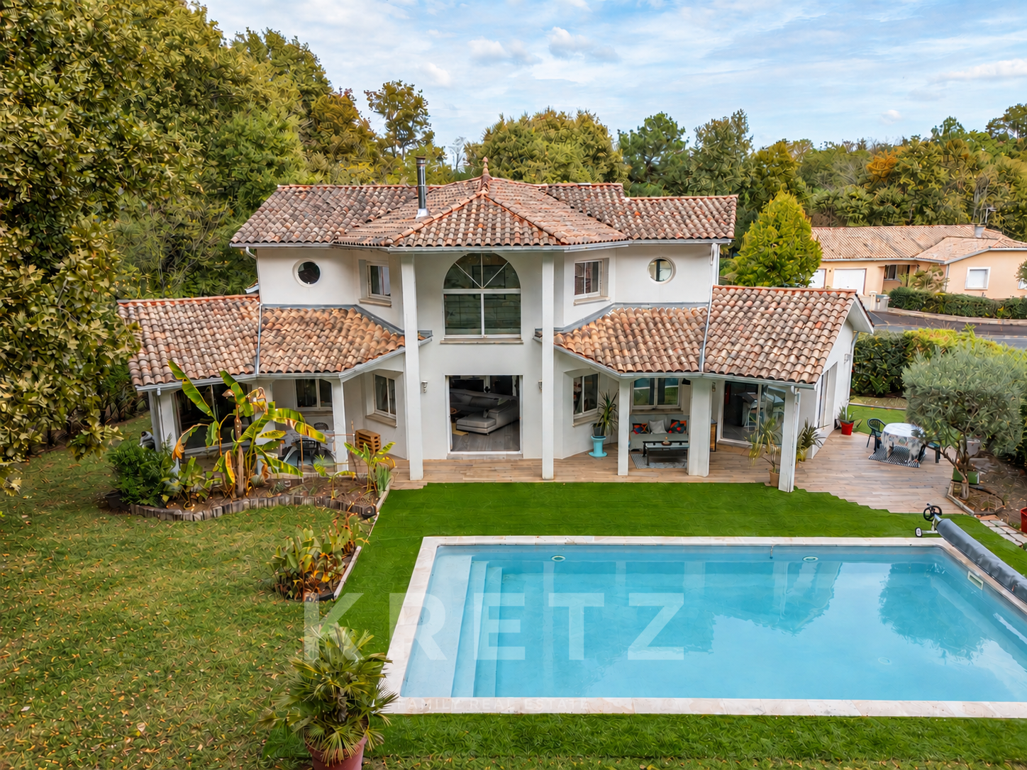 SAINT-MÉDARD-EN-JALLES – Five-Bedroom Family Villa with Pool and Garage, Overlooking the Forest