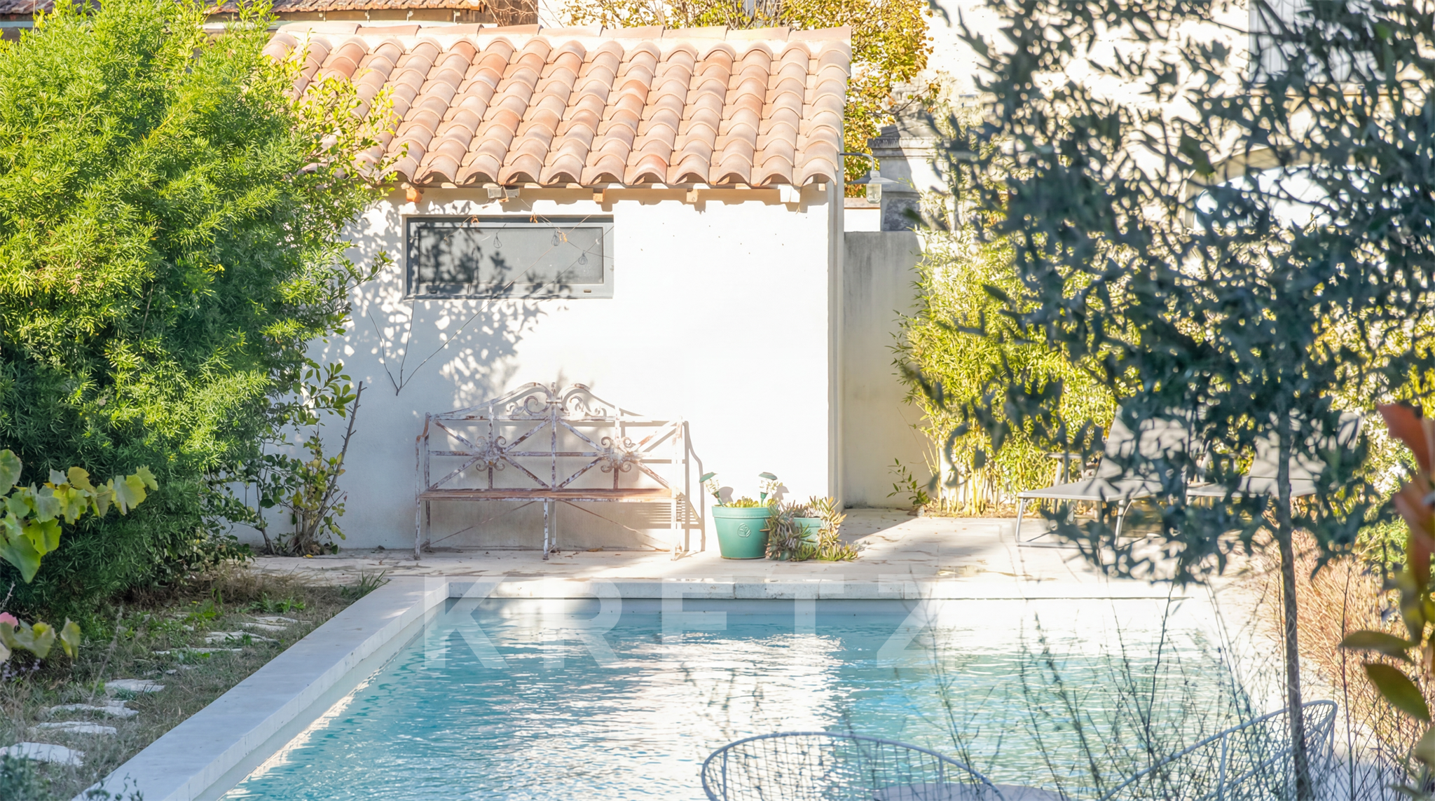 Elegant Provençal farmhouse in the heart of the Alpilles – Fully renovated property in Eyragues, jus
