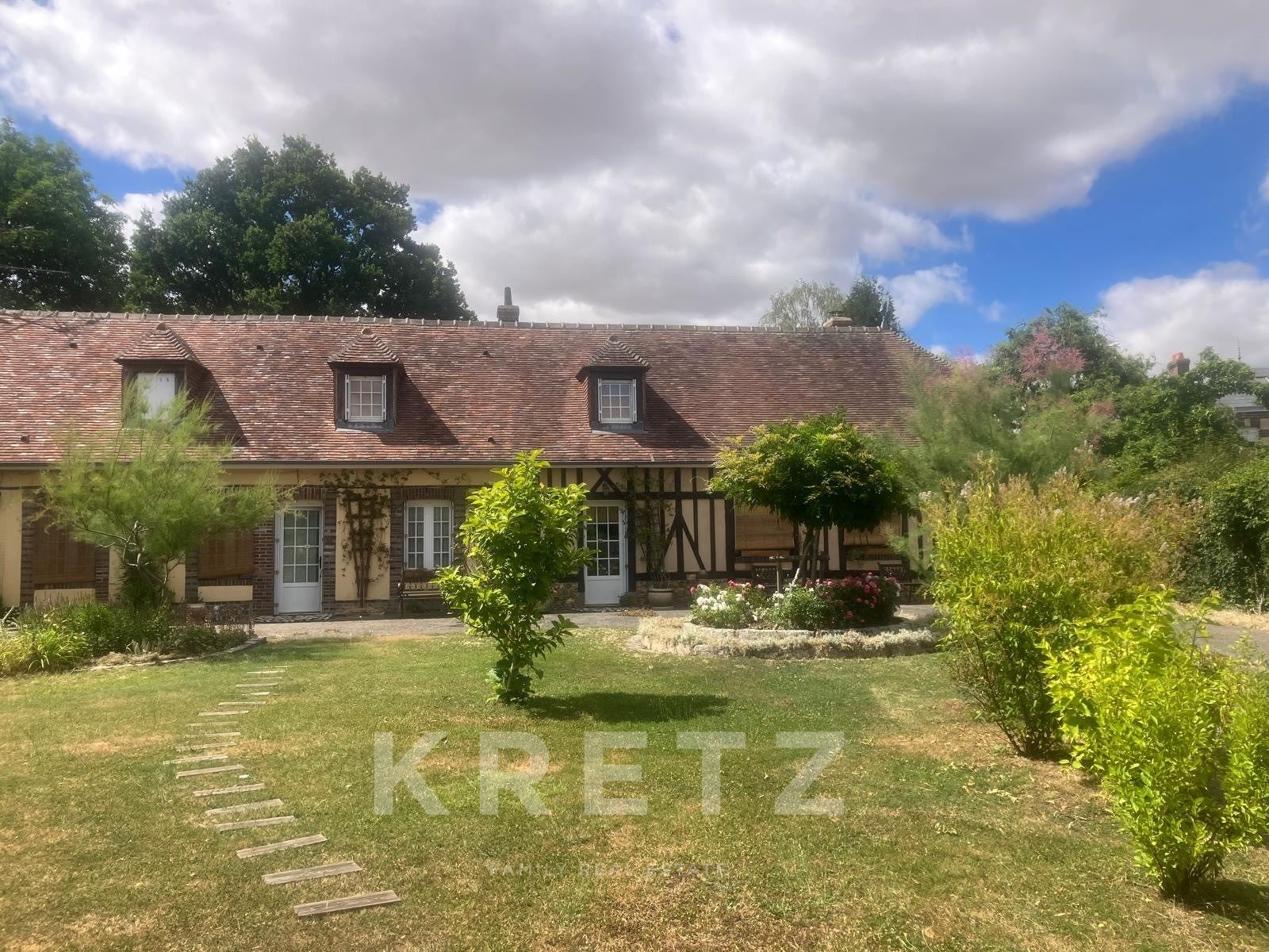 Longère avec dépendance sur 8 500 m² de terrain