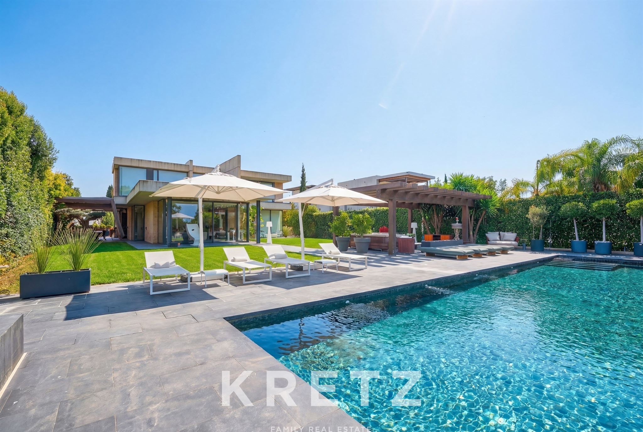 Spectacular designer villa on the golf course front line