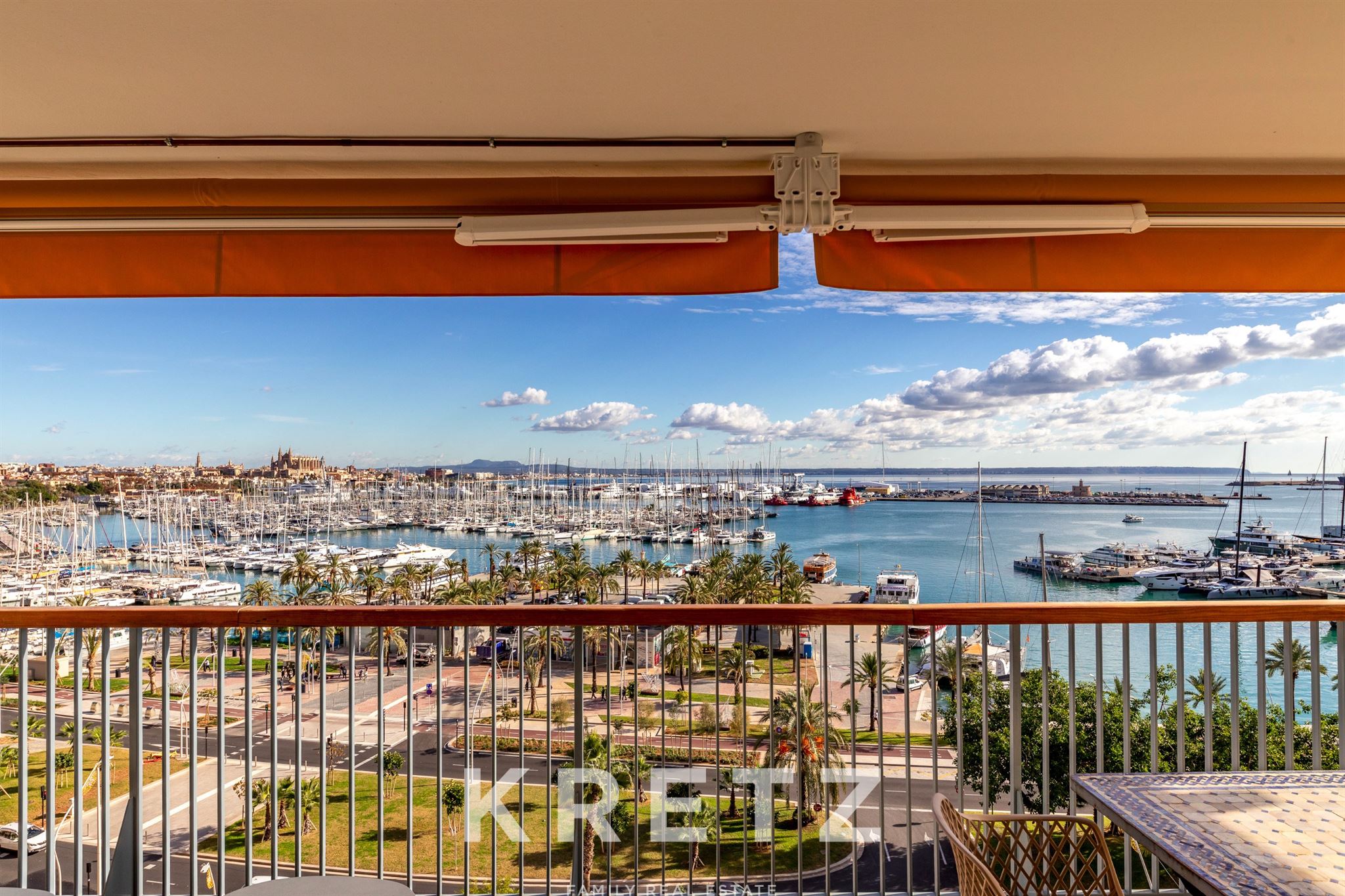 Apartment on Palma’s Paseo Marítimo with panoramic views of the cathedral and the Mediterranean Sea.
