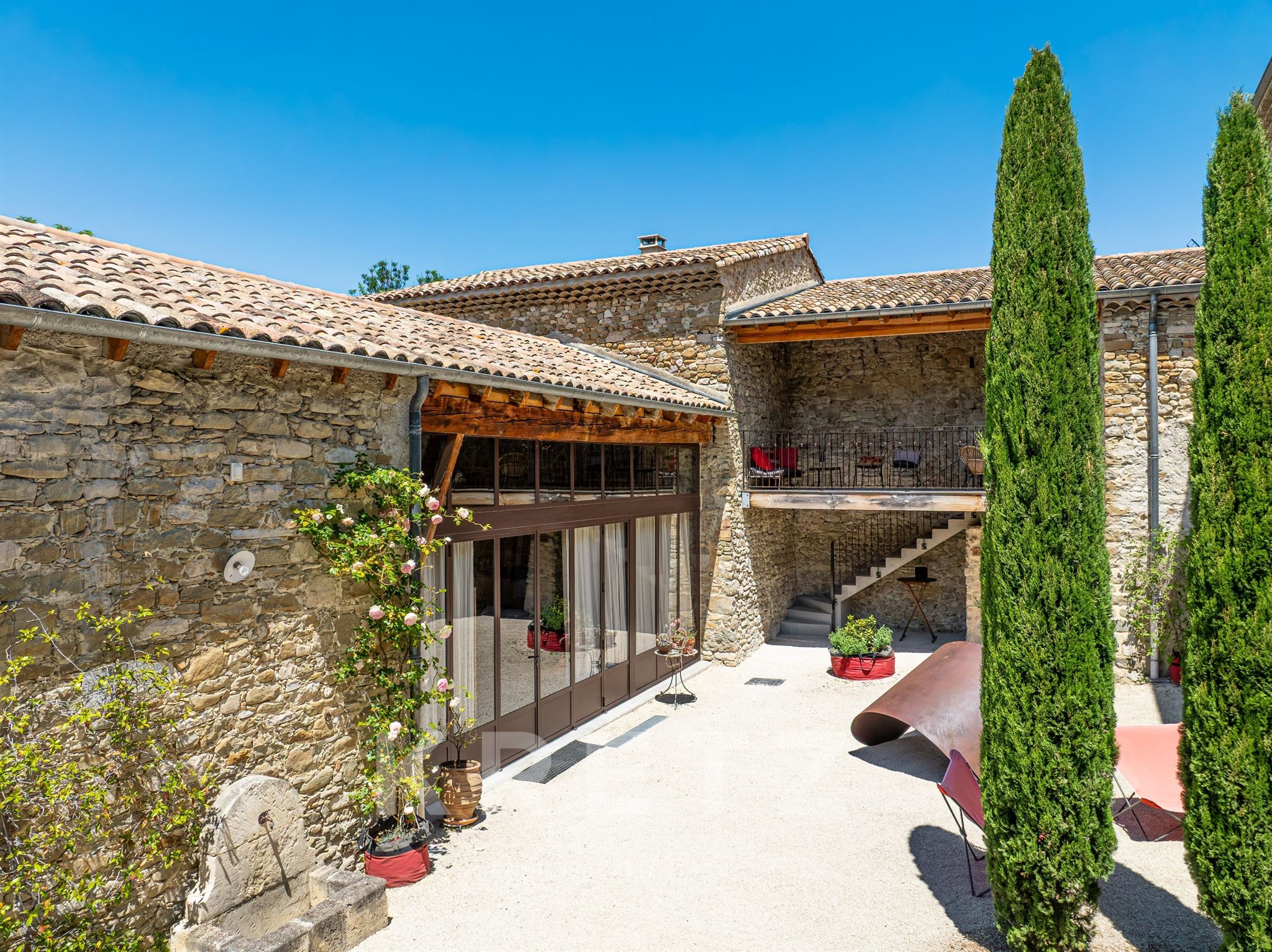Exceptional residence in the heart of the Drôme Provençale