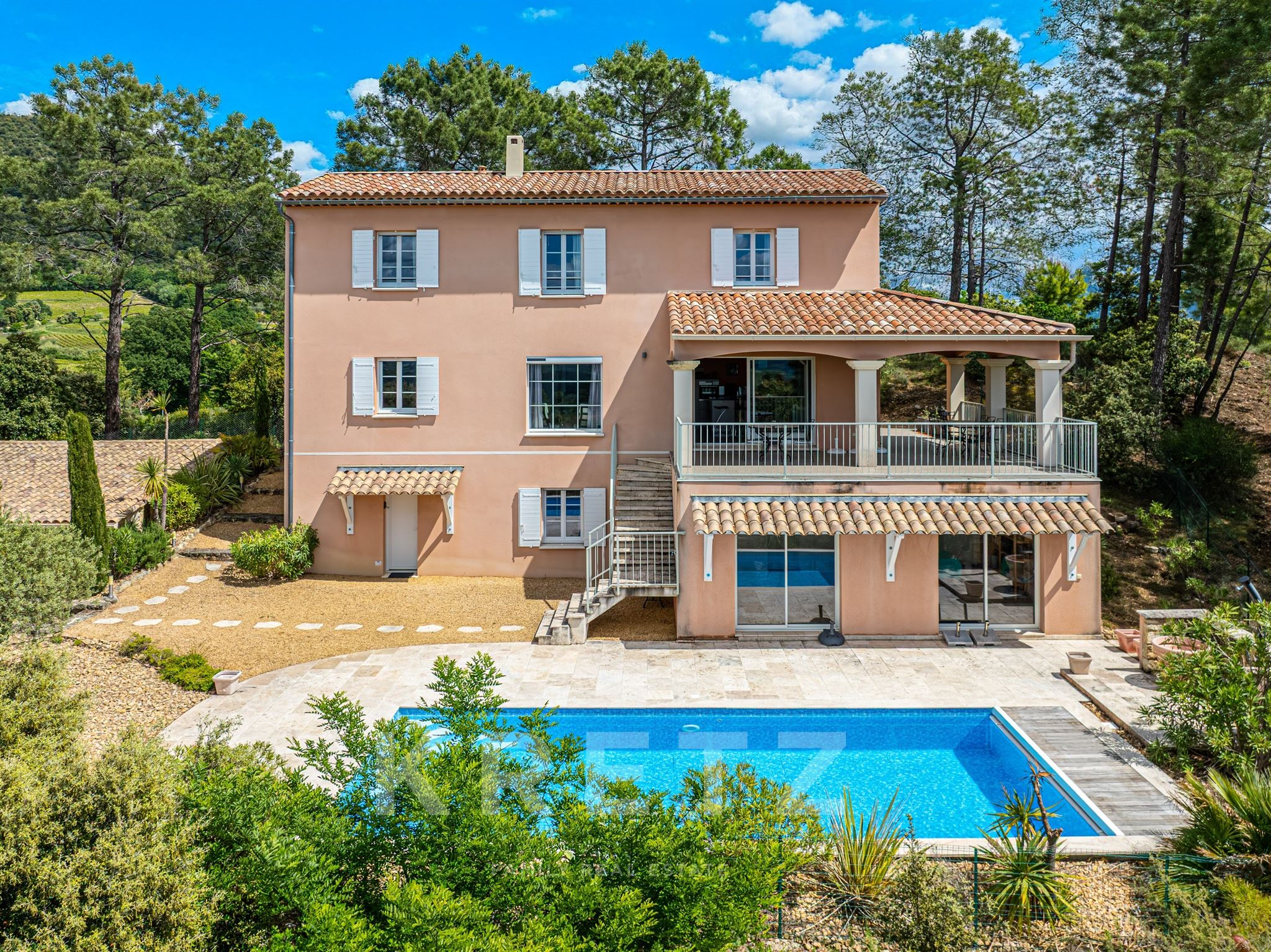 Splendid recent Provencal house - rare location - panoramic view