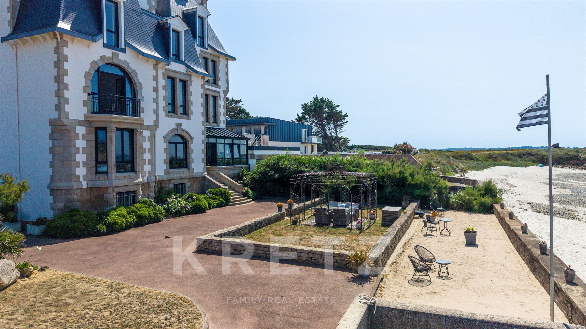 Plougasnou | An Exceptional Waterfront Residence