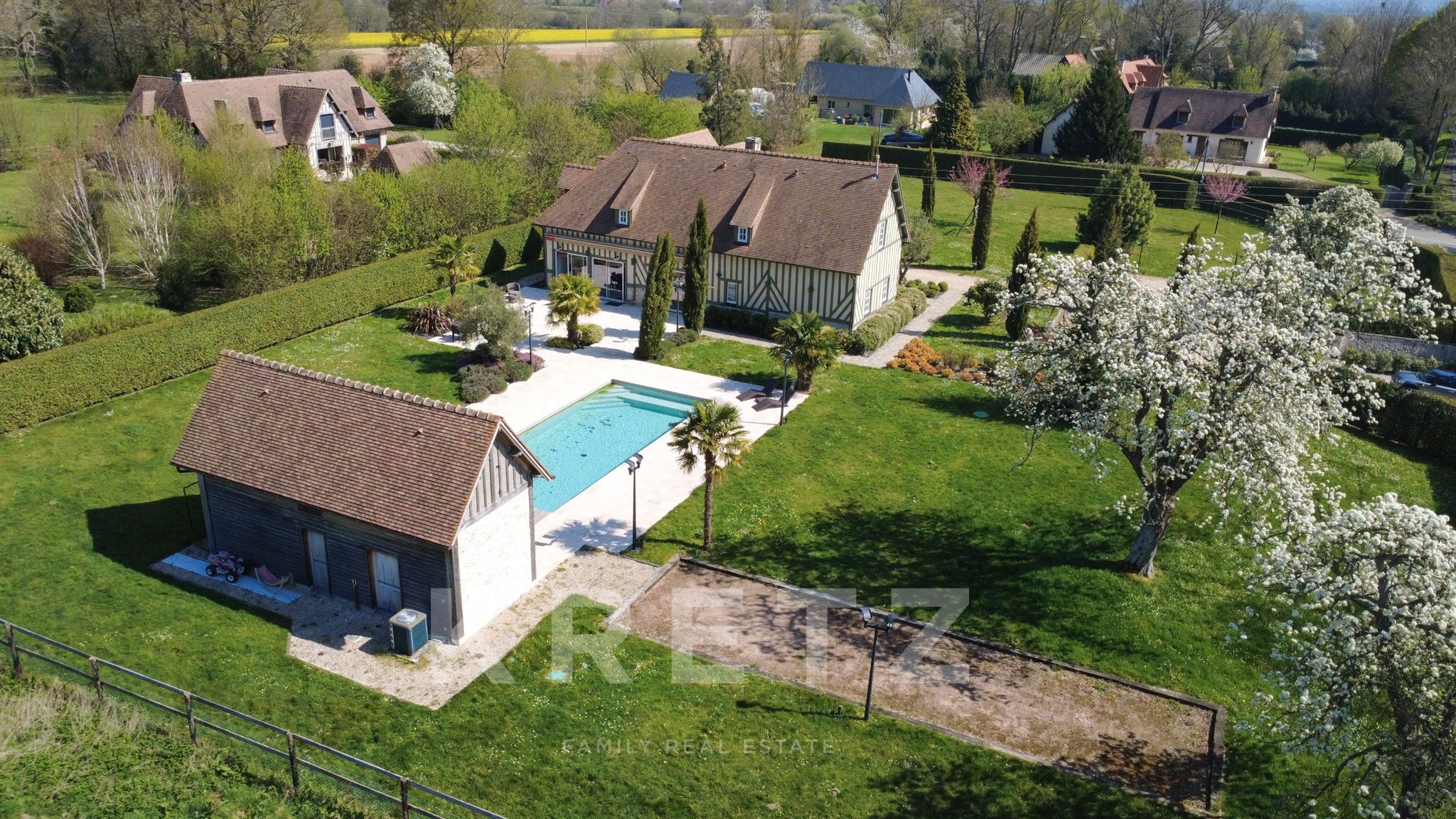 Campagne de Deauville – Maison normande avec piscine et jardin paysager