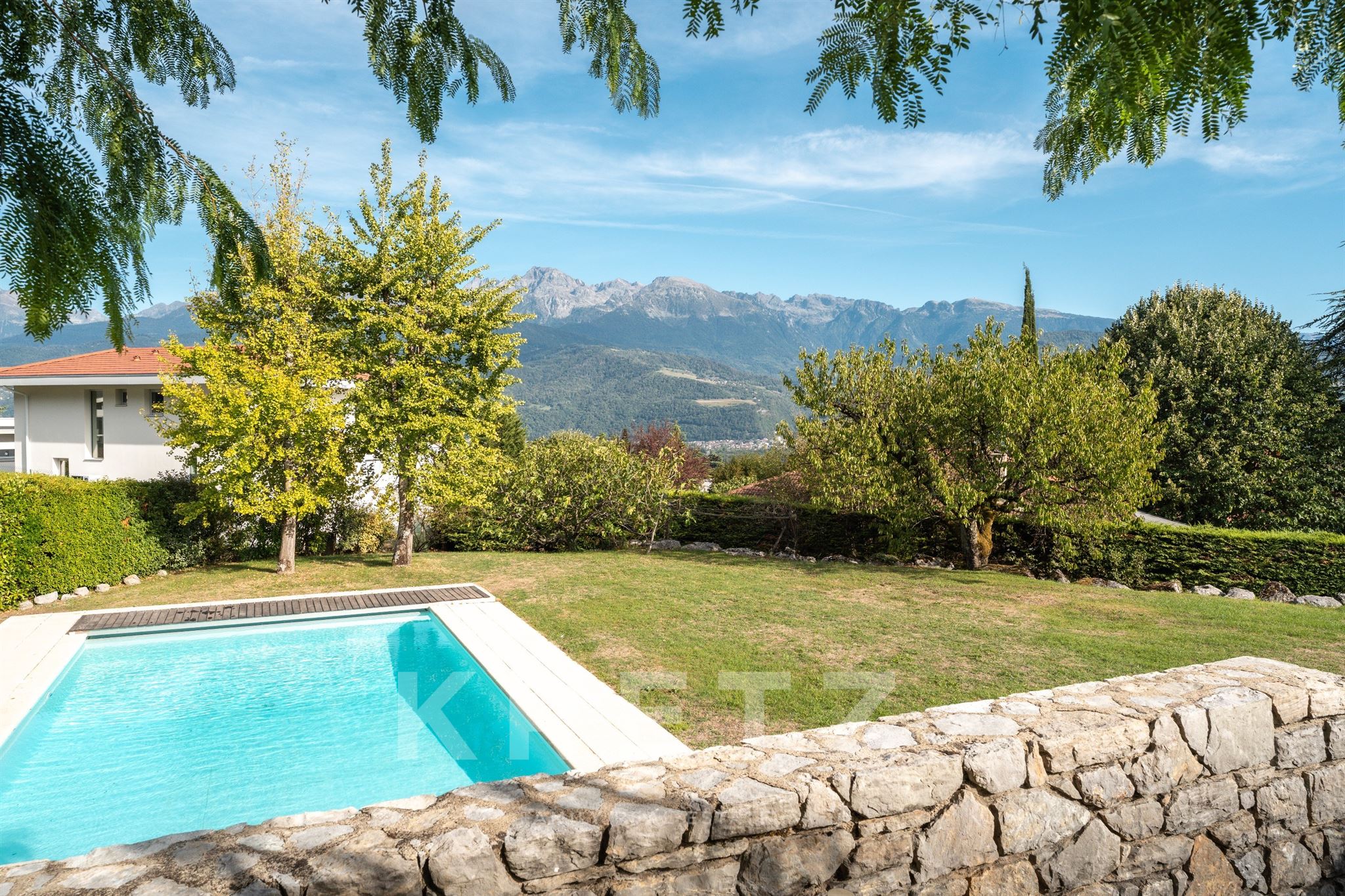 Moradia d'arquiteto em Biviers, grande terreno em local calmo