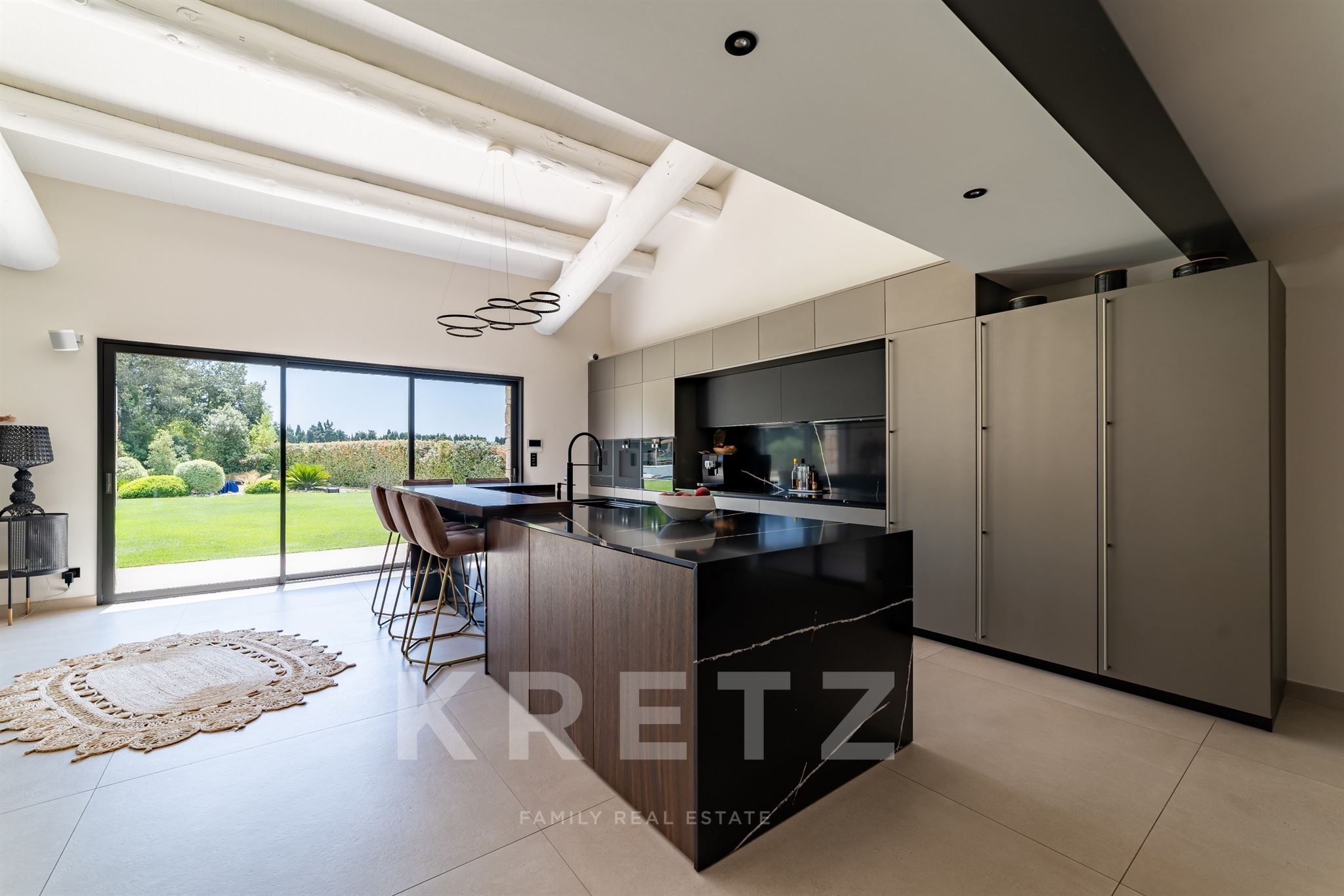 Renovated 253 sqm villa with heated pool, private tennis court and pool house