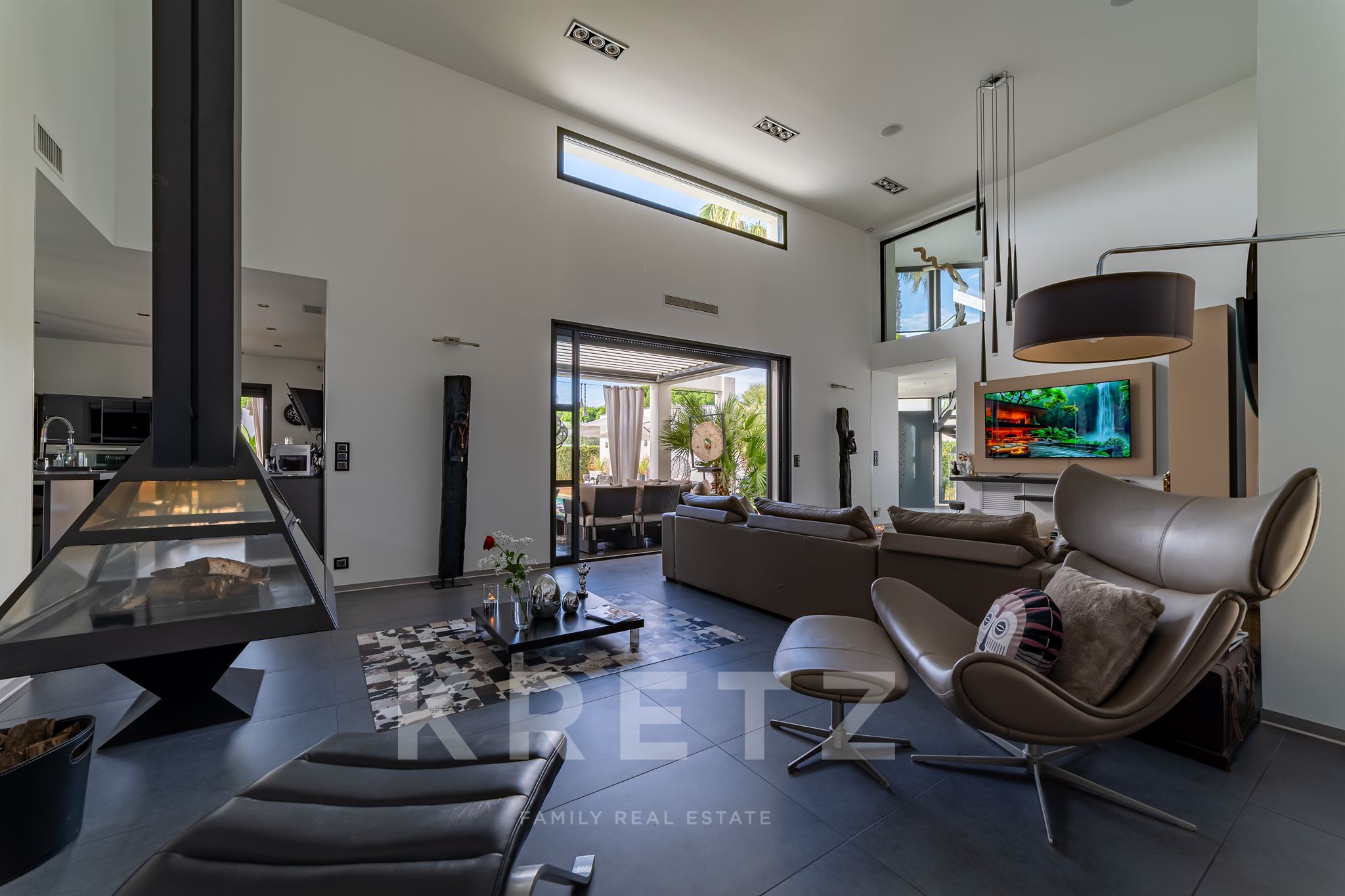 Contemporary seaside villa
