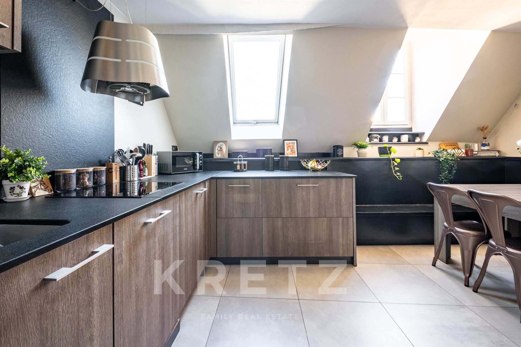 A rare find in Dijon - Apartment in a 17th-century private mansion with parking and park