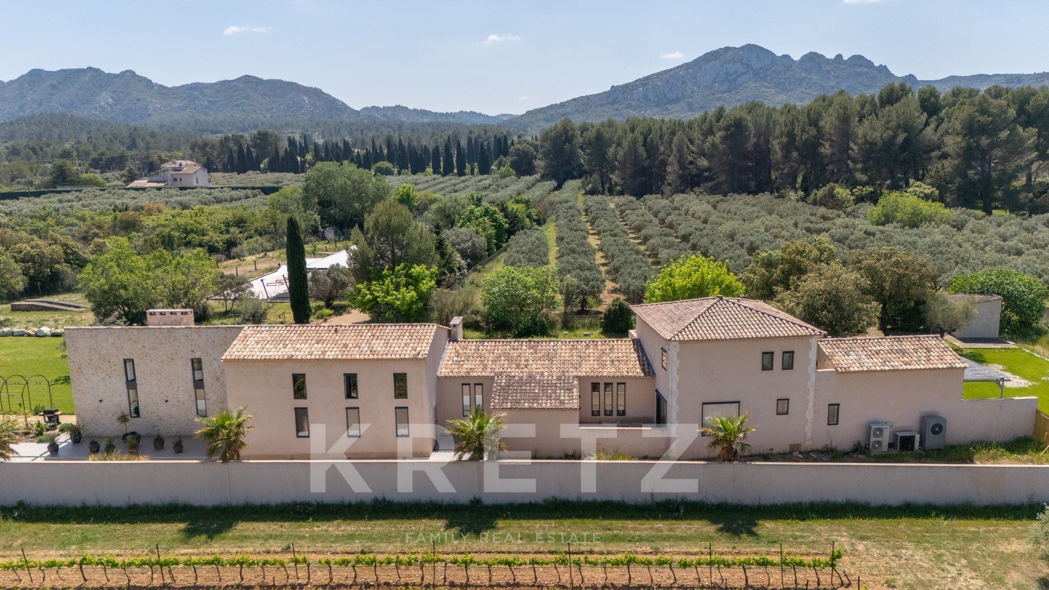 Propriété de luxe à Eygalières – Domaine privé de 2 hectares, villa contemporaine 635 m², piscine