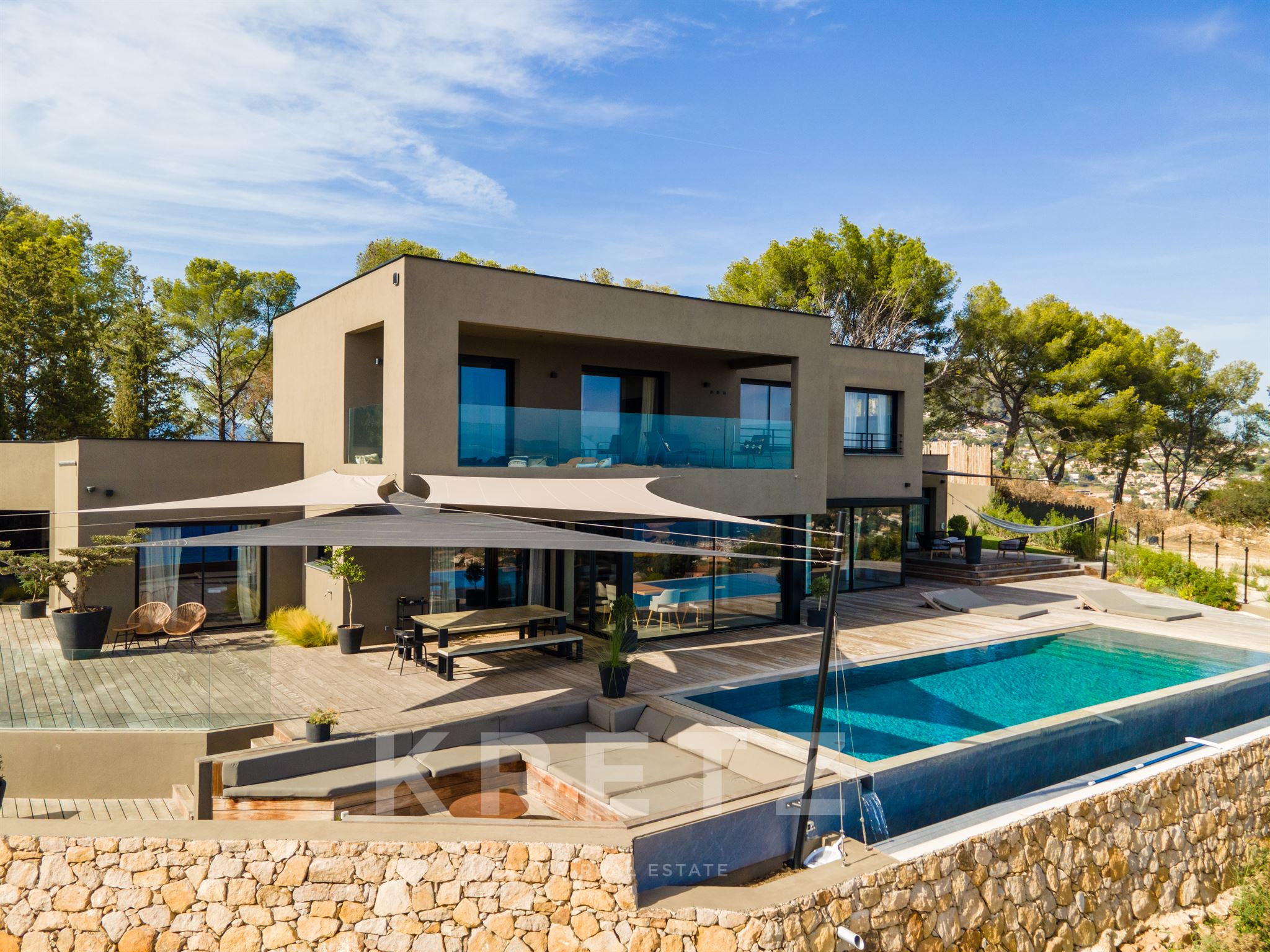 Monumental contemporary sea view