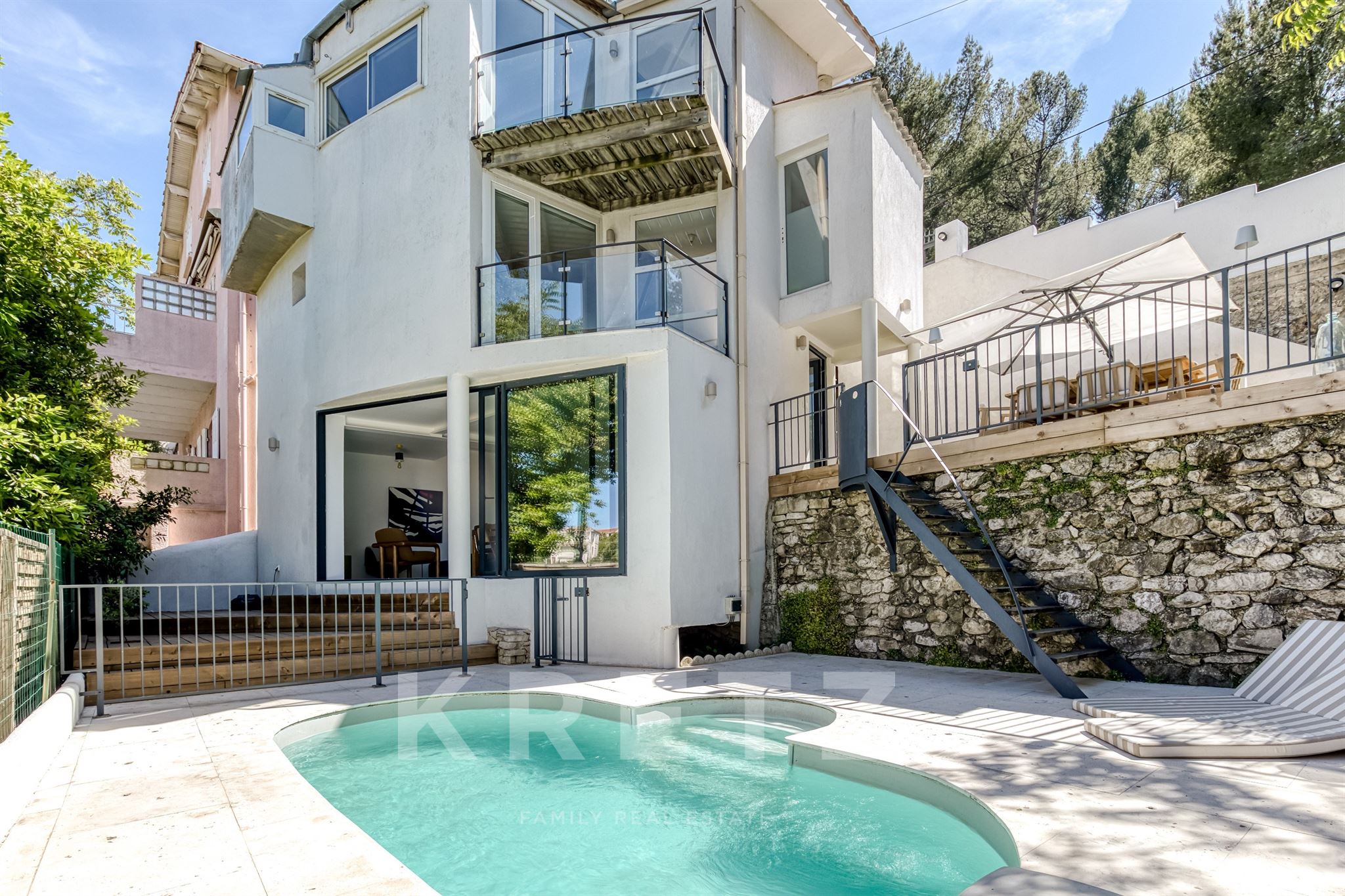 Marseille 7th - Roucas Blanc - architect-designed home with panoramic views over Notre-Dame de la Ga