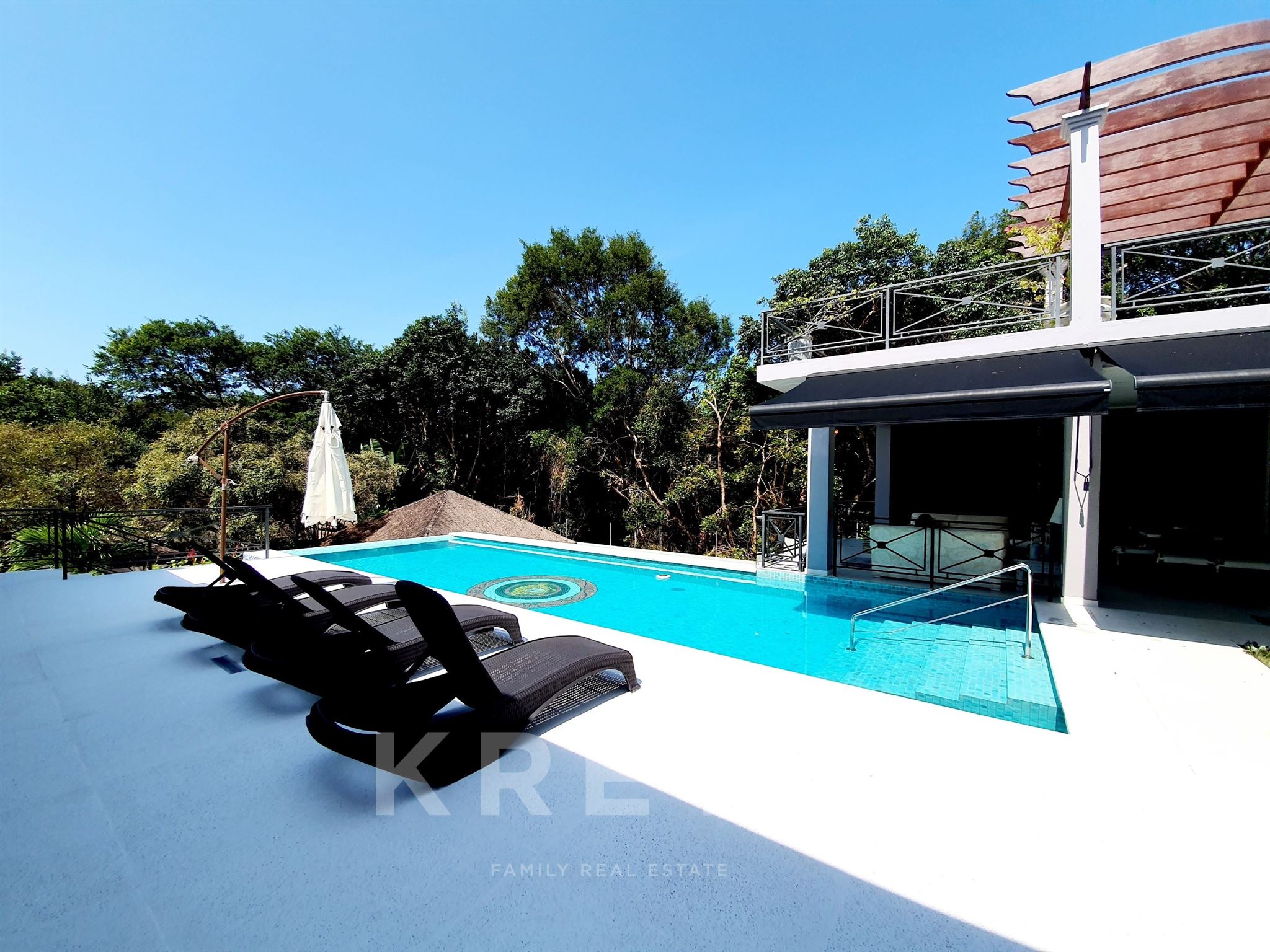 Villa prestigieuse avec vue et piscine
