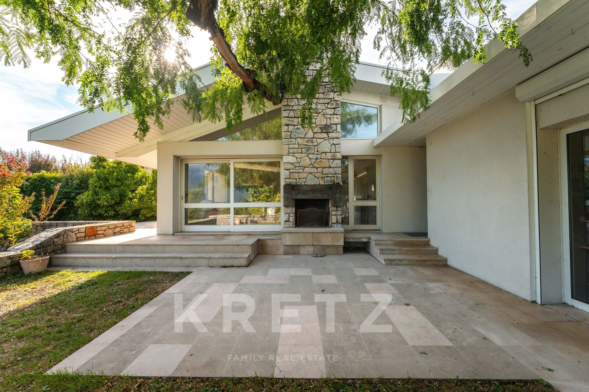 Moradia d'arquiteto em Biviers, grande terreno em local calmo