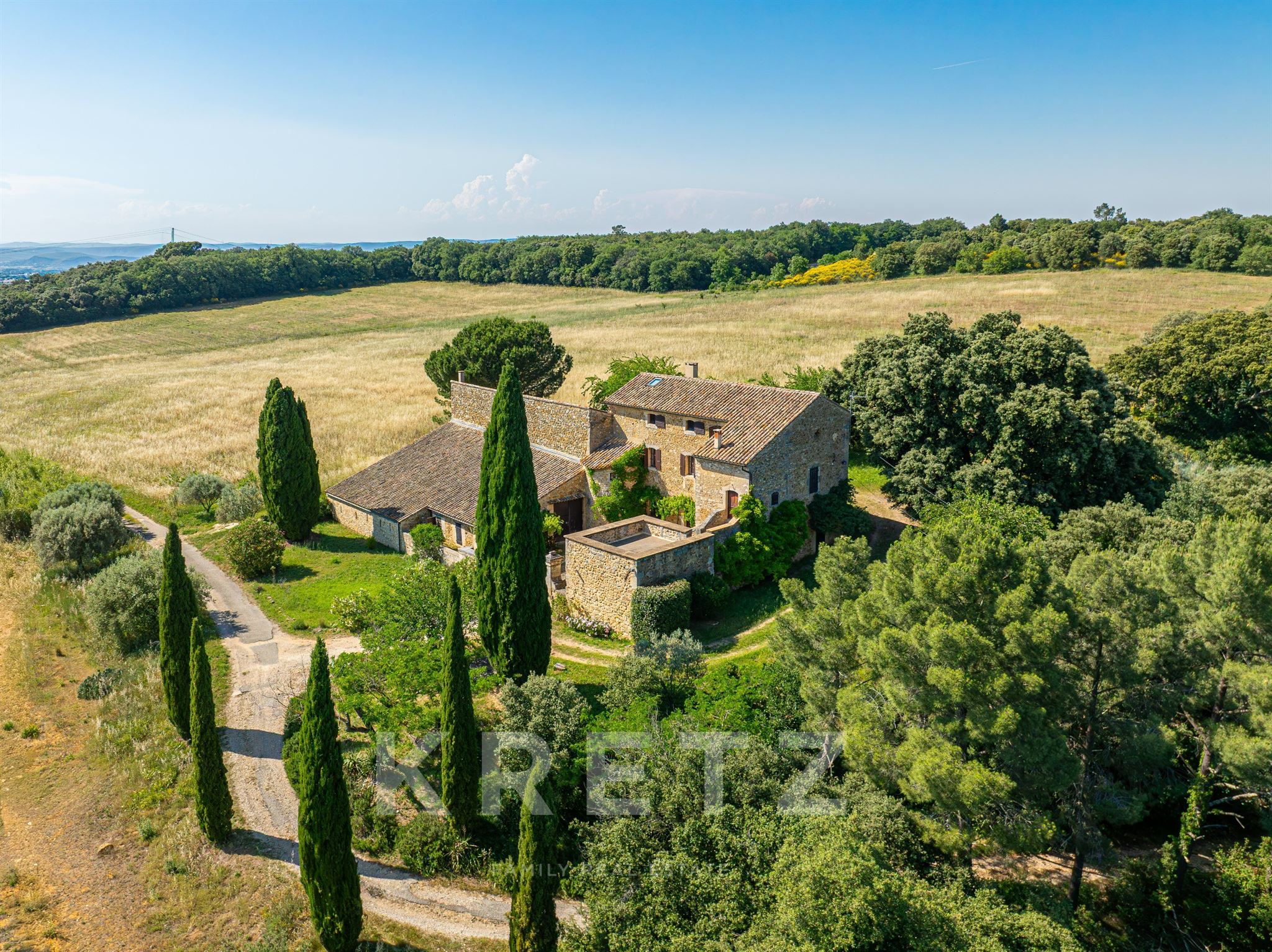 EXCEPTIONAL PROPERTY IN THE HEART OF DRÔME PROVENÇALE