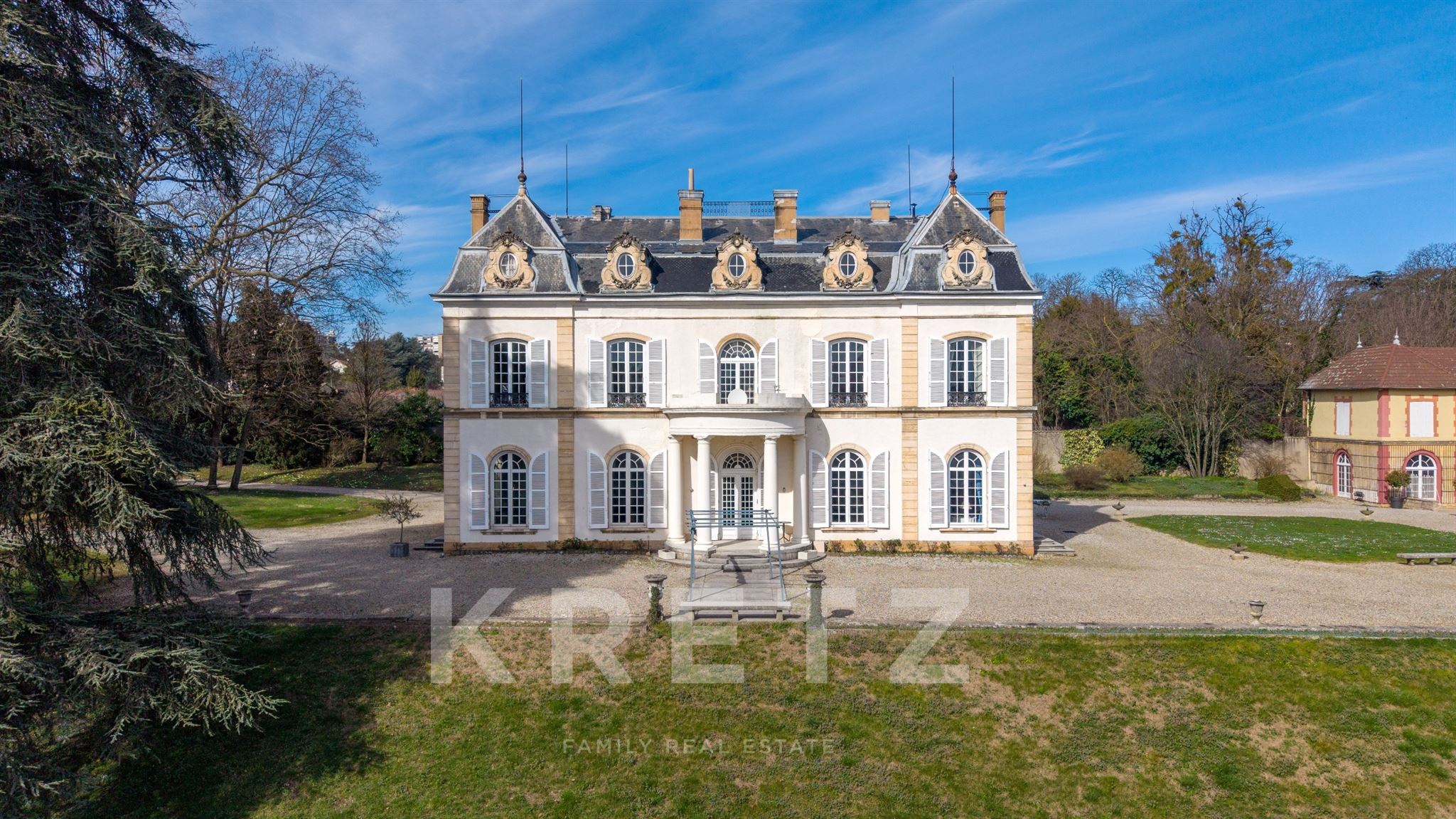 Écully — Château du XIXᵉ siècle au cœur d’un parc de près de quatre hectares