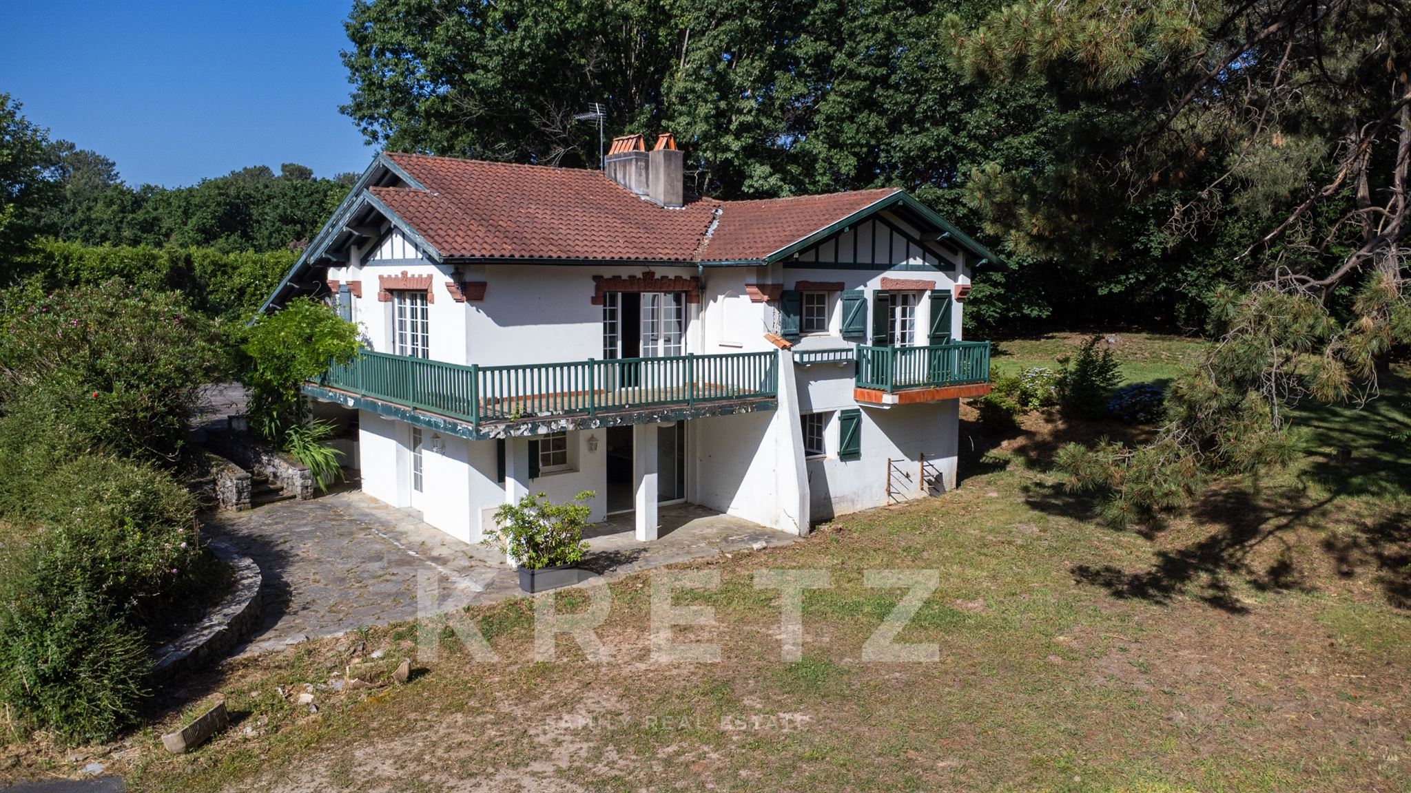 Bidart — Villa to Reinvent on 16,000 m² Piscinable Land