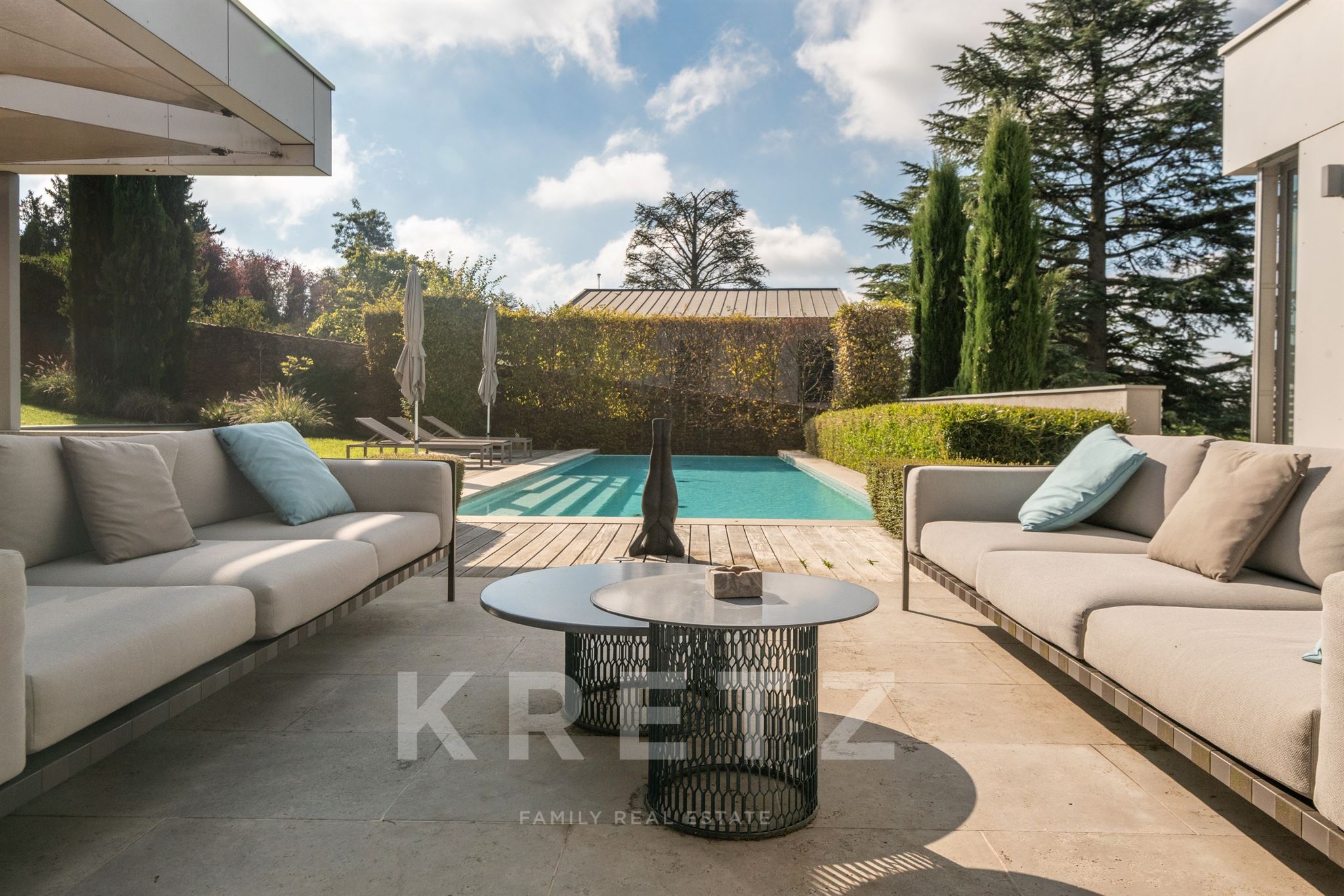 SAINT-CYR-AU-MONT-D’OR – VILLA D’ARCHITECTE CONTEMPORAINE – 293 M² – 4 CHAMBRES – PISCINE
