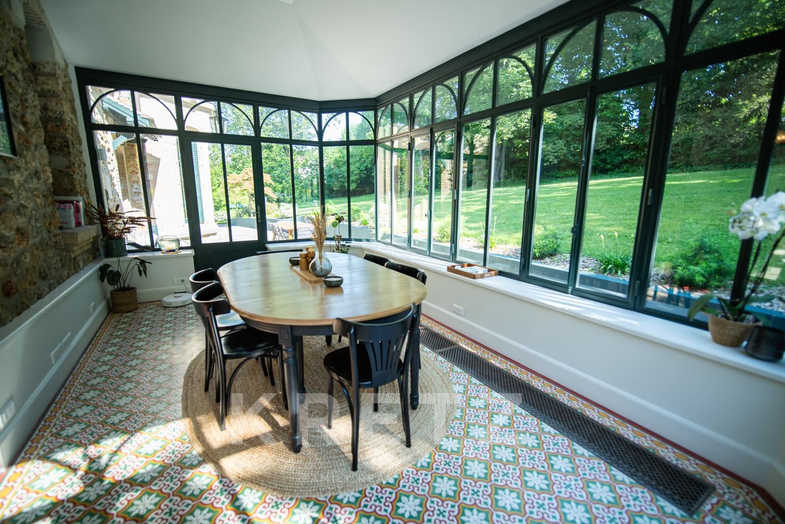 Exceptional property 20 minutes from Paris