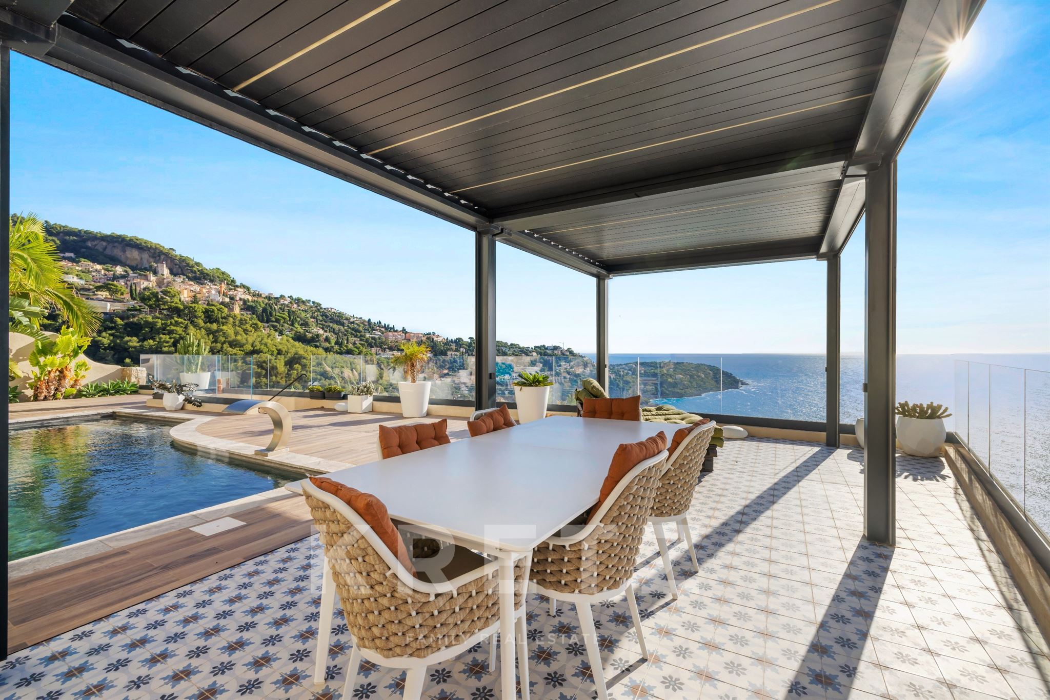 Five minutes from Monaco - a 1930s stone villa overlooking two countries