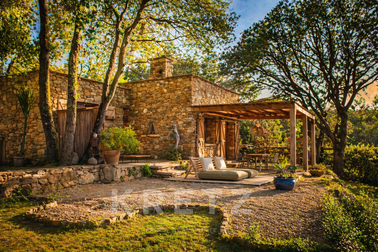 IN THE HEART OF PATRIMONIO VINEYARD – CHARMING PROPERTY WITH TWO VILLAS AND A SWIMMING POOL