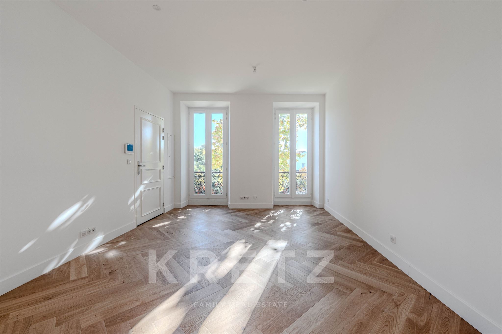 Maison de maître napoléonienne, dix appartements et parc arboré avec piscine