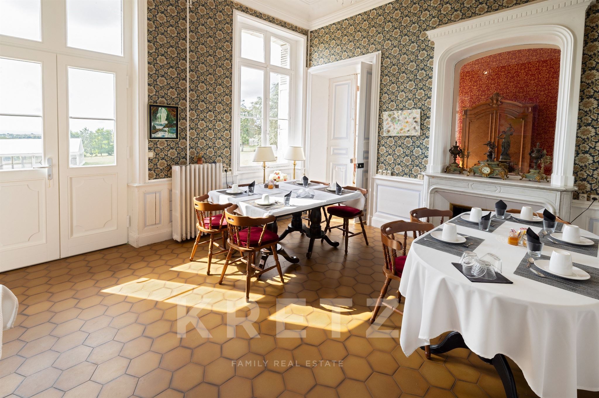 19th Century Renovated Château – 16 ha Estate – Event & Hospitality Business – Near Montluçon